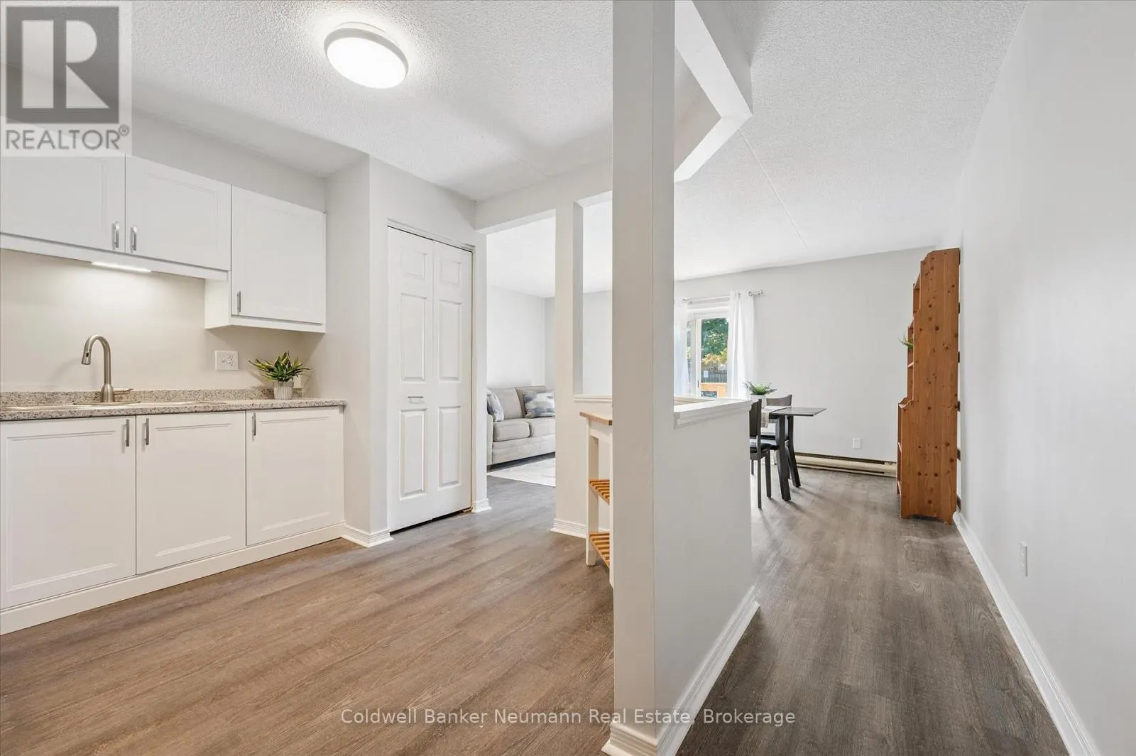 204 - 266 OVERLEA DRIVE, #204