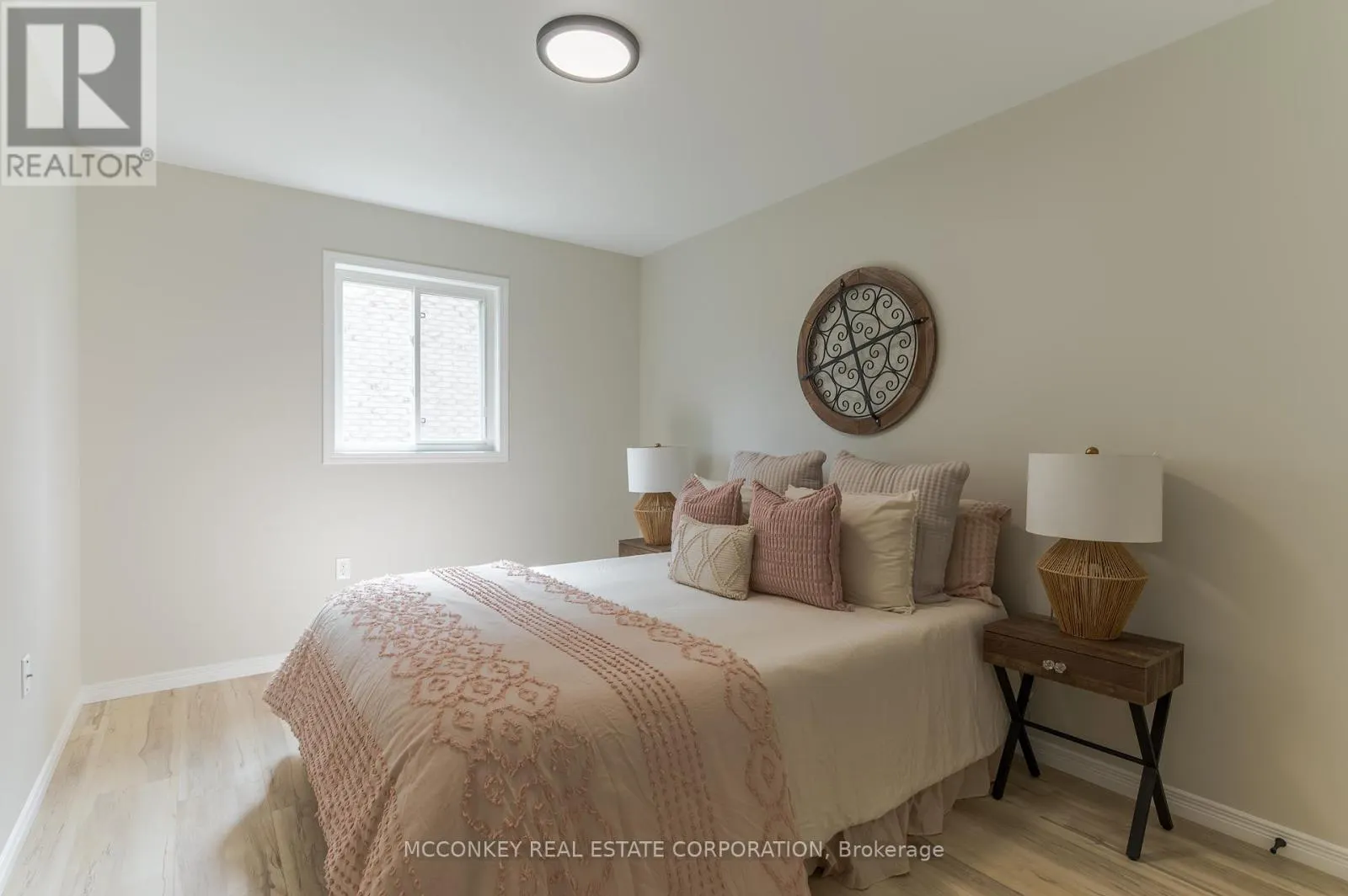 1563 SCOLLARD CRESCENT