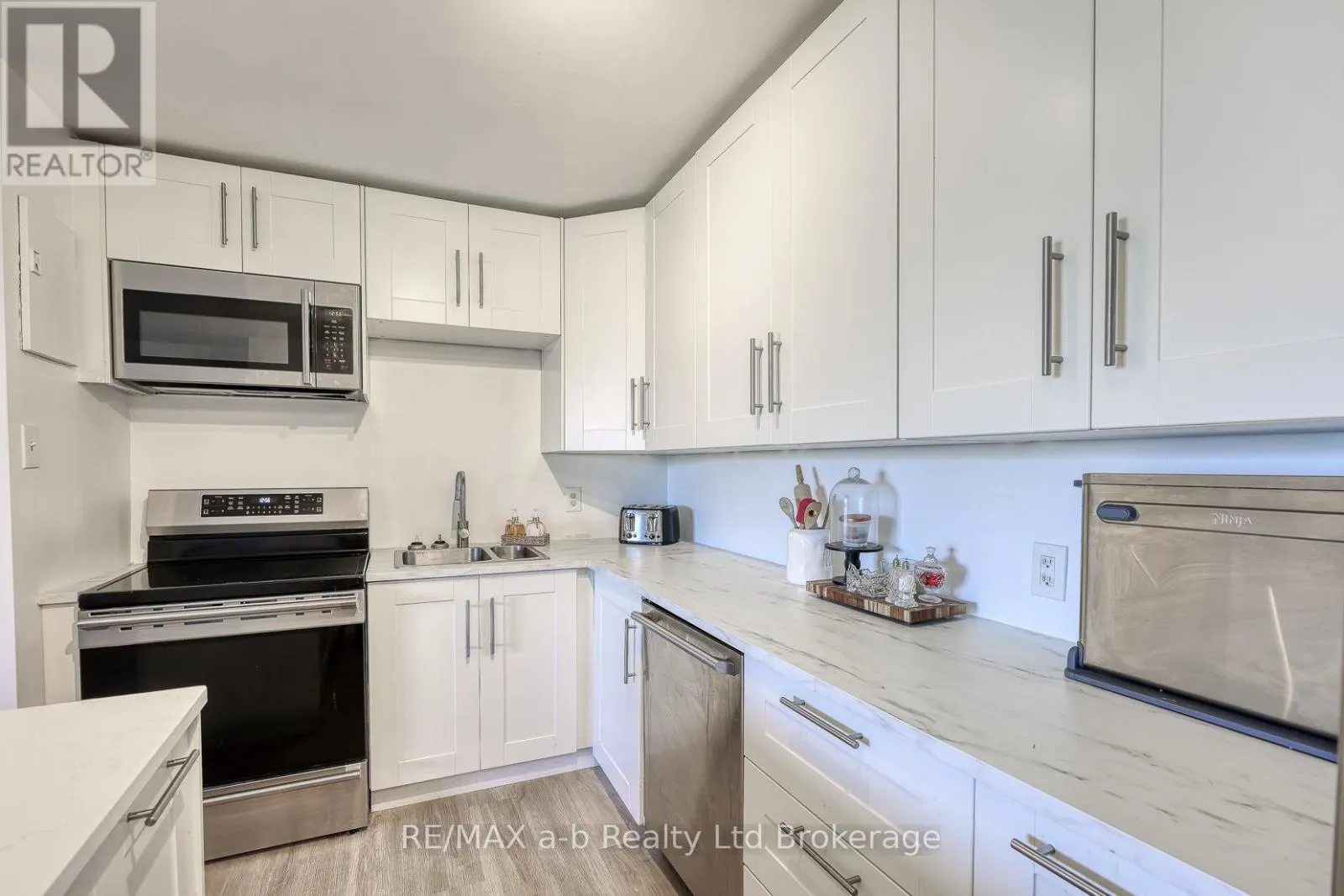 510 - 563 MORNINGTON AVENUE, #510