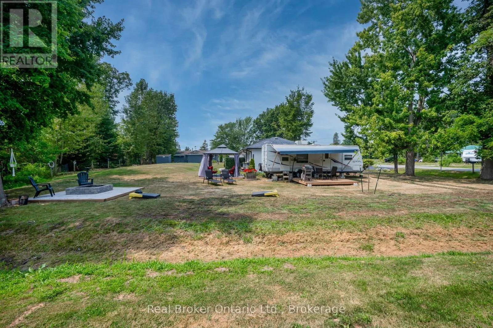 2525 VIMY ROAD