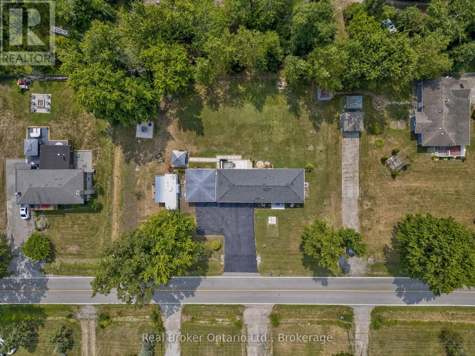 2525 VIMY ROAD
