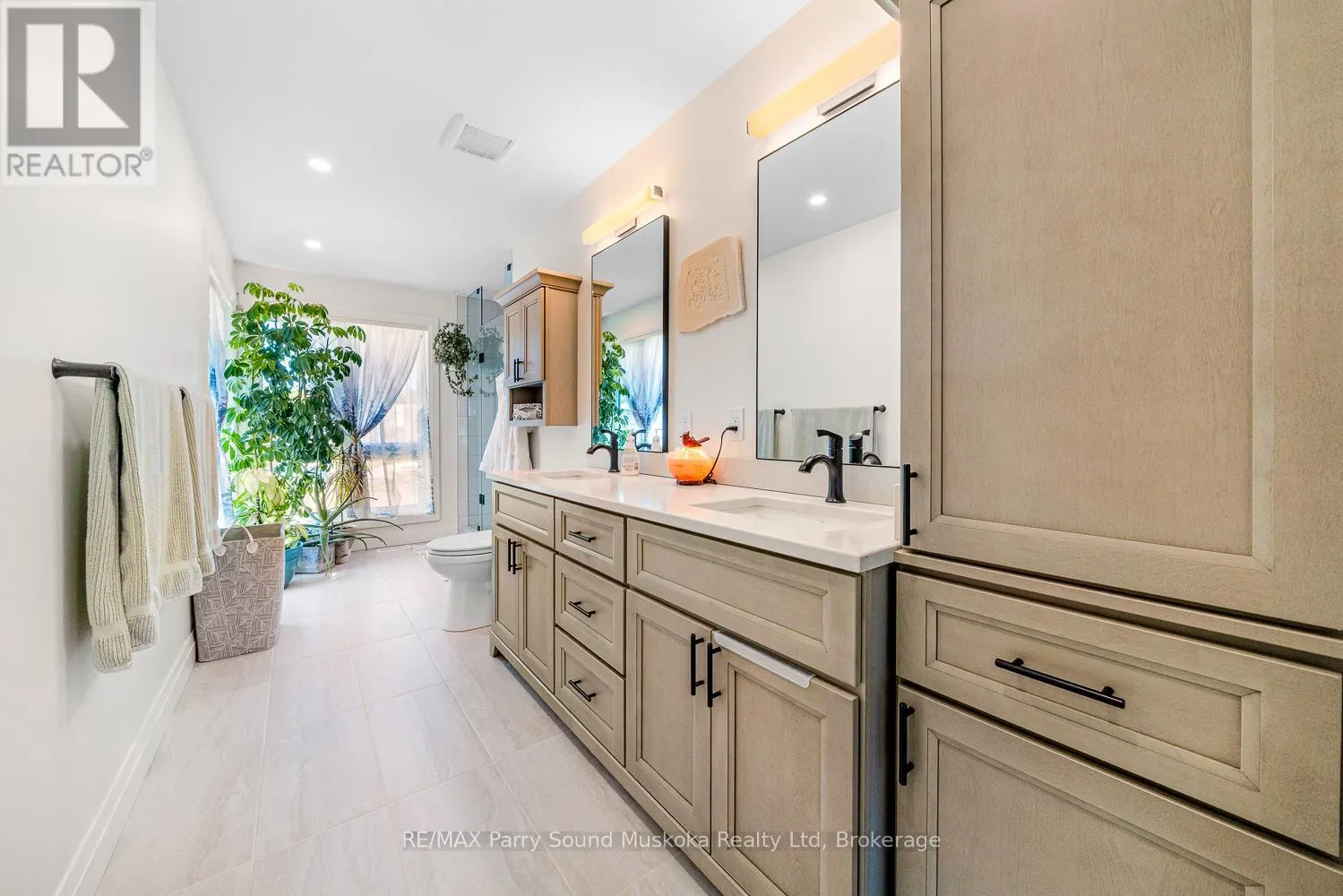 44 DENNIS DRIVE