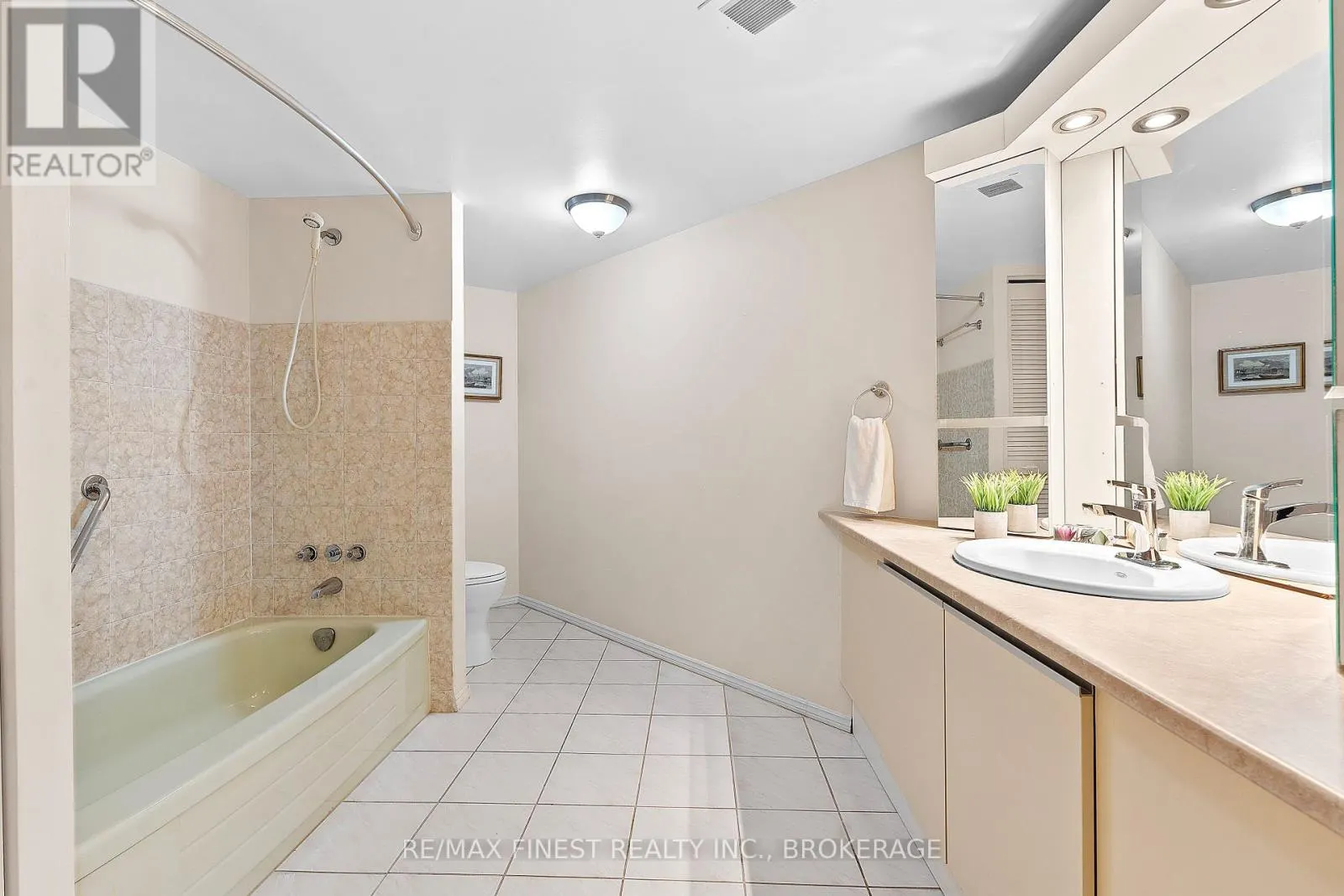 306 - 185 ONTARIO STREET, #306