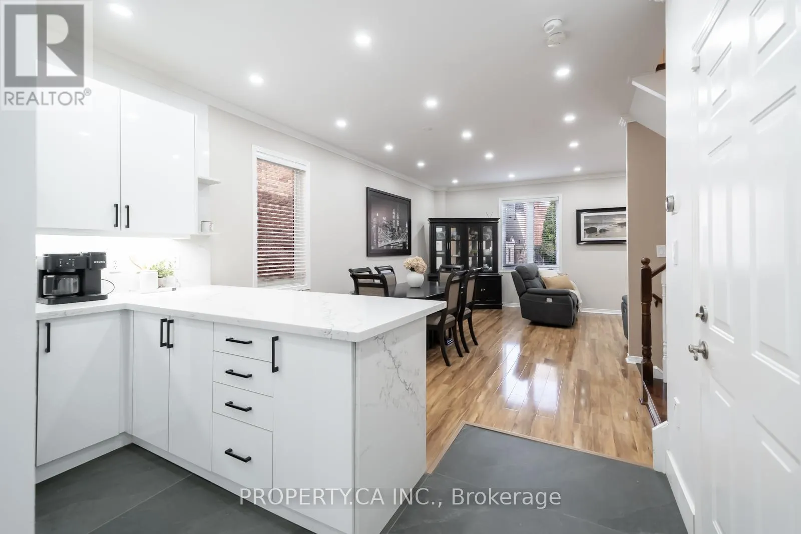 33 PANORAMA WAY