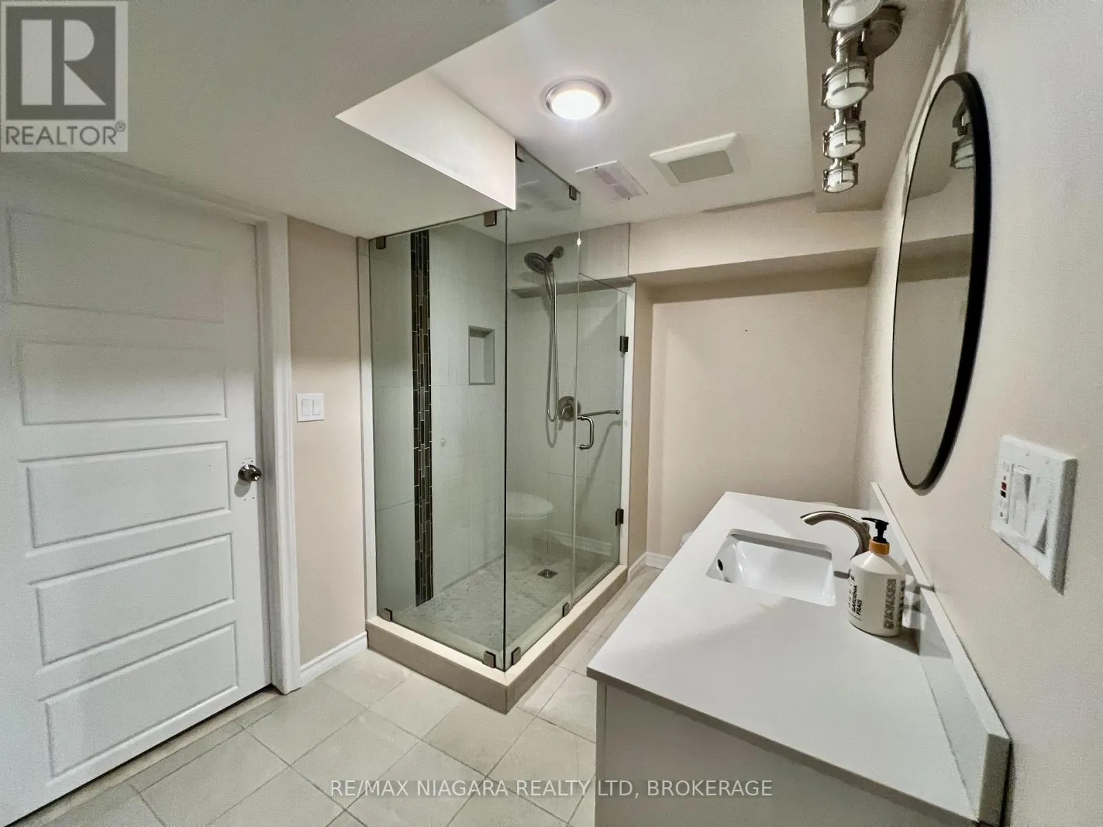 LOWER - 7253 THORNHILL CRESCENT, #Lower