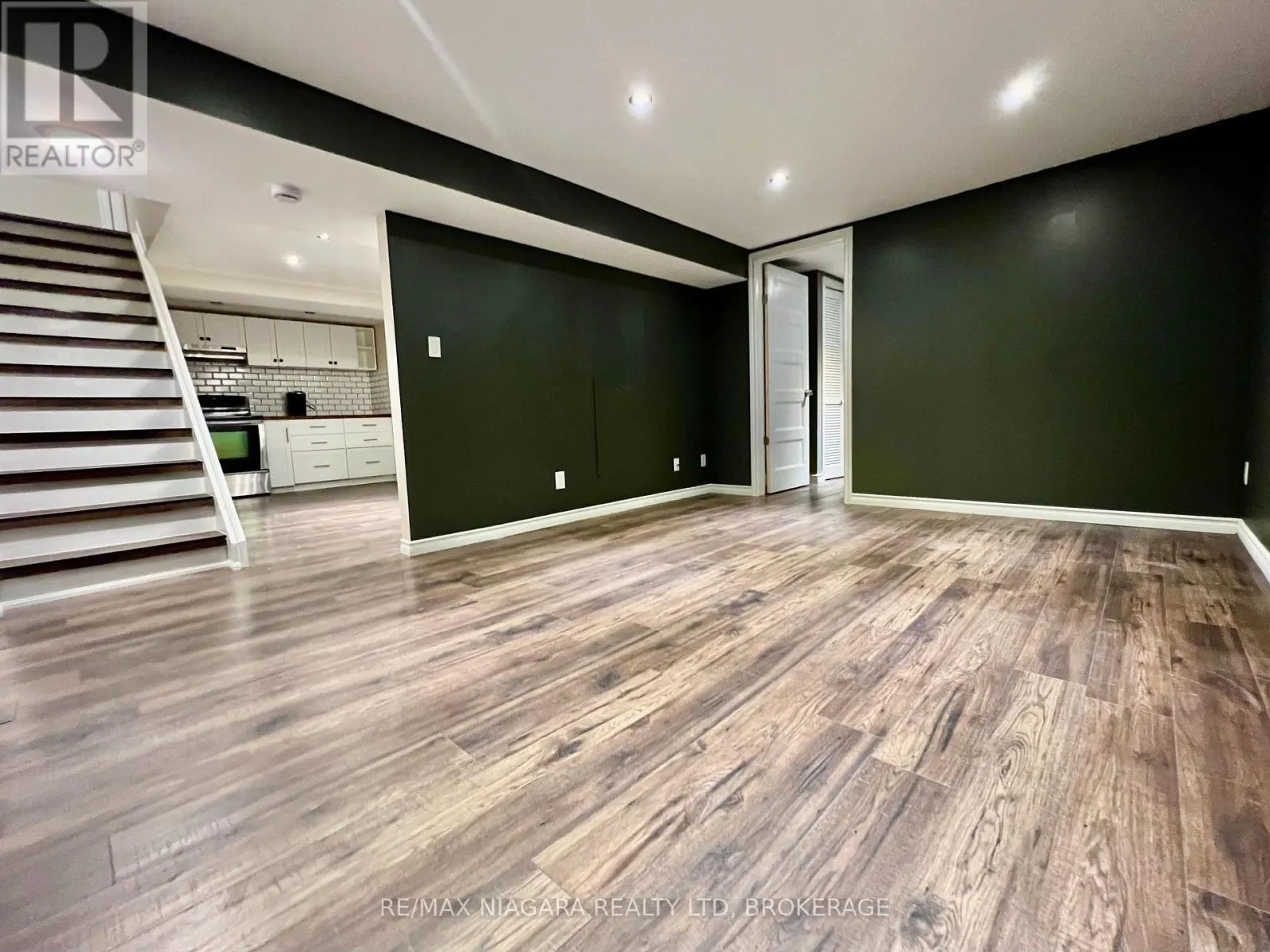 LOWER - 7253 THORNHILL CRESCENT, #Lower