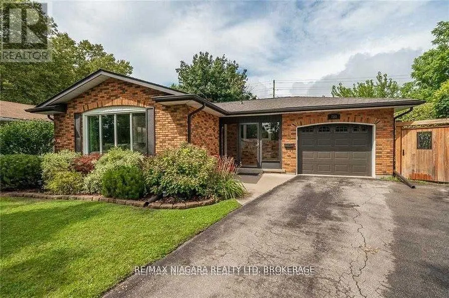 LOWER - 7253 THORNHILL CRESCENT, #Lower