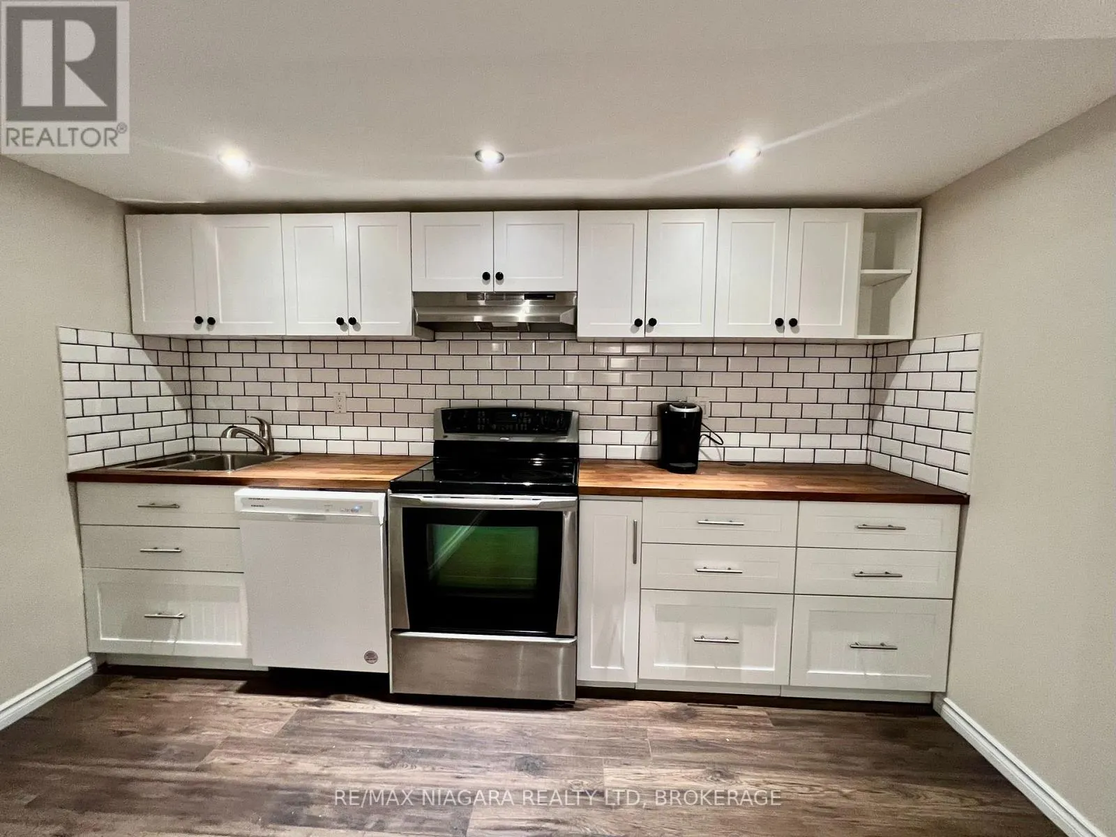 LOWER - 7253 THORNHILL CRESCENT, #Lower