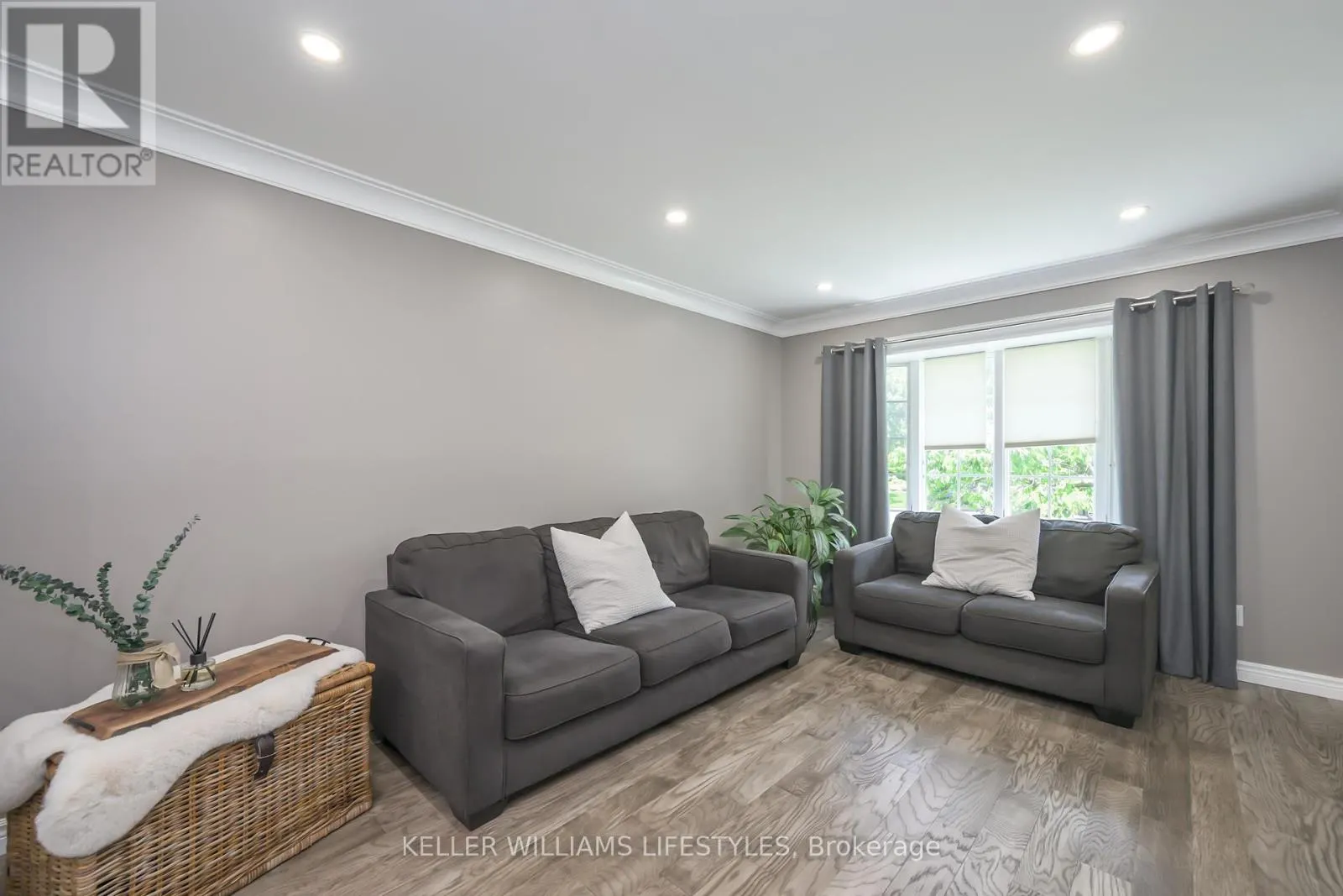 18 THUNDERBIRD CRESCENT
