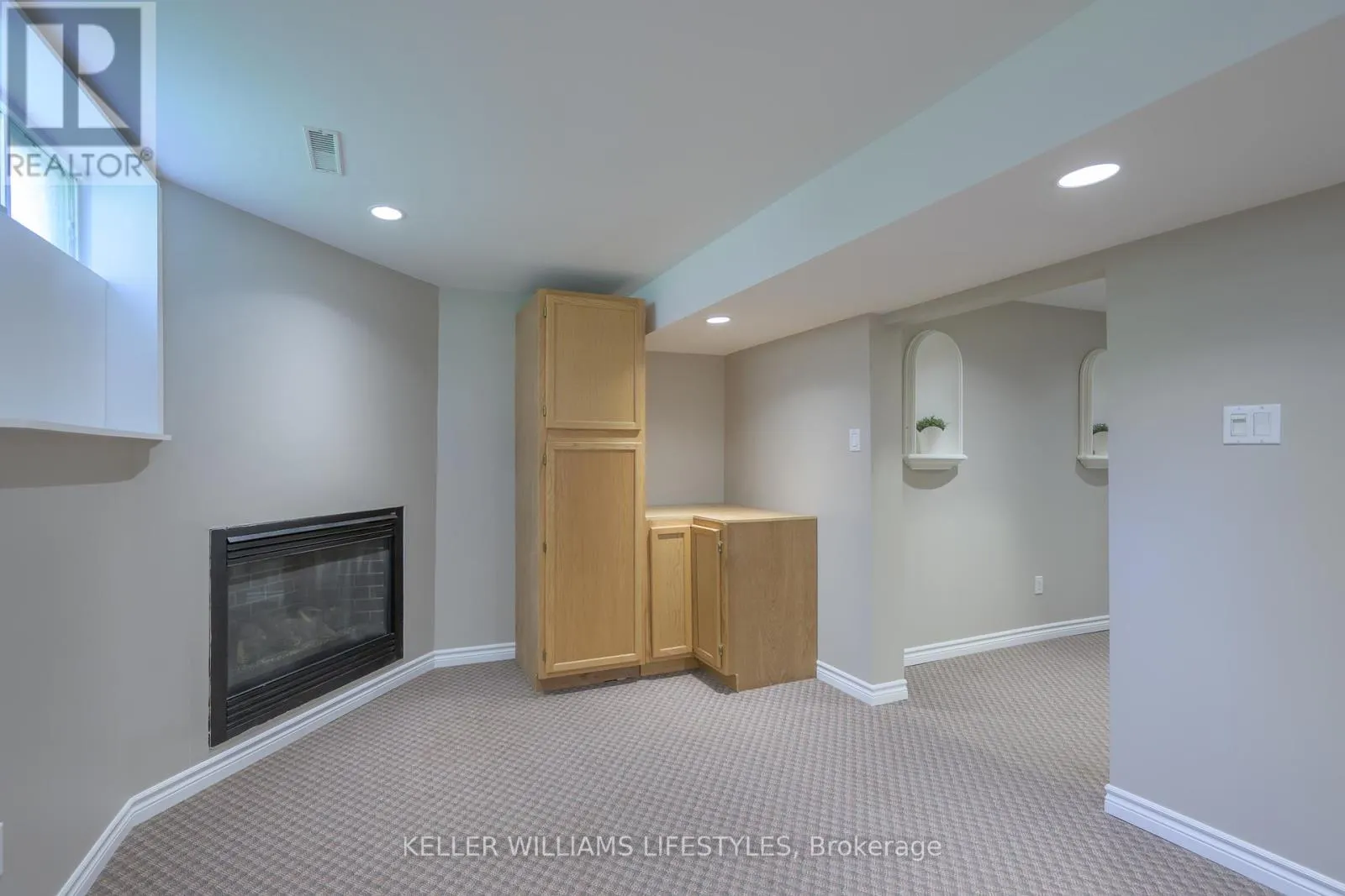 18 THUNDERBIRD CRESCENT
