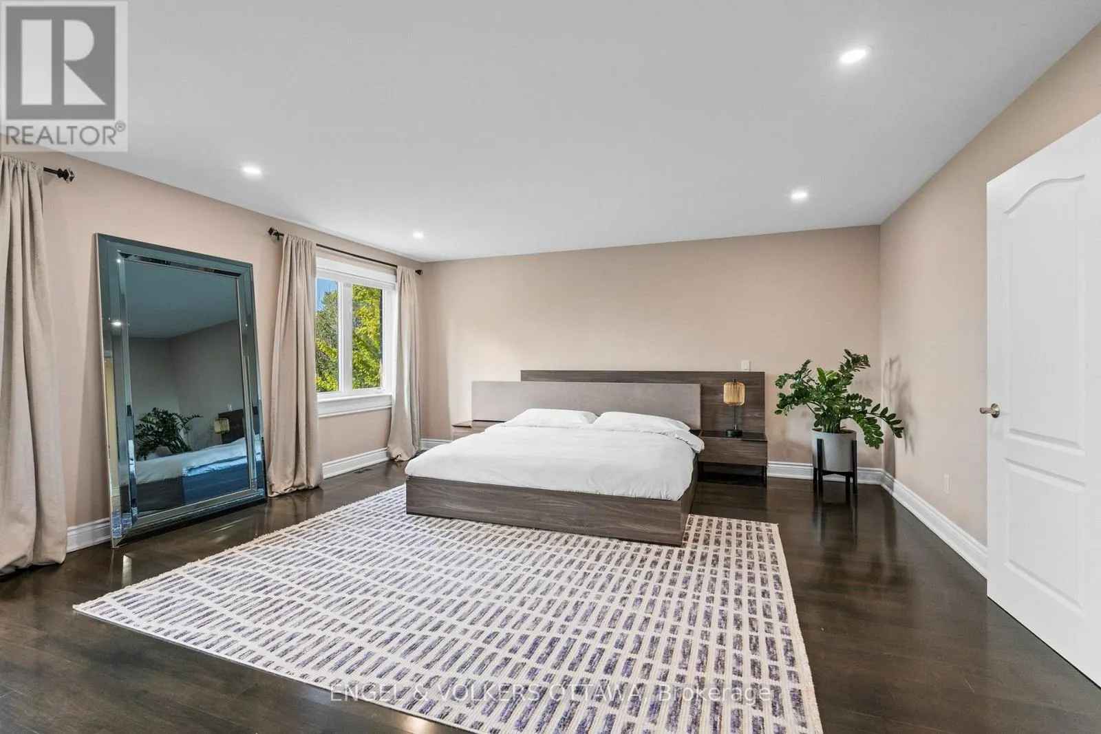 1028 RICK HANSEN CRESCENT