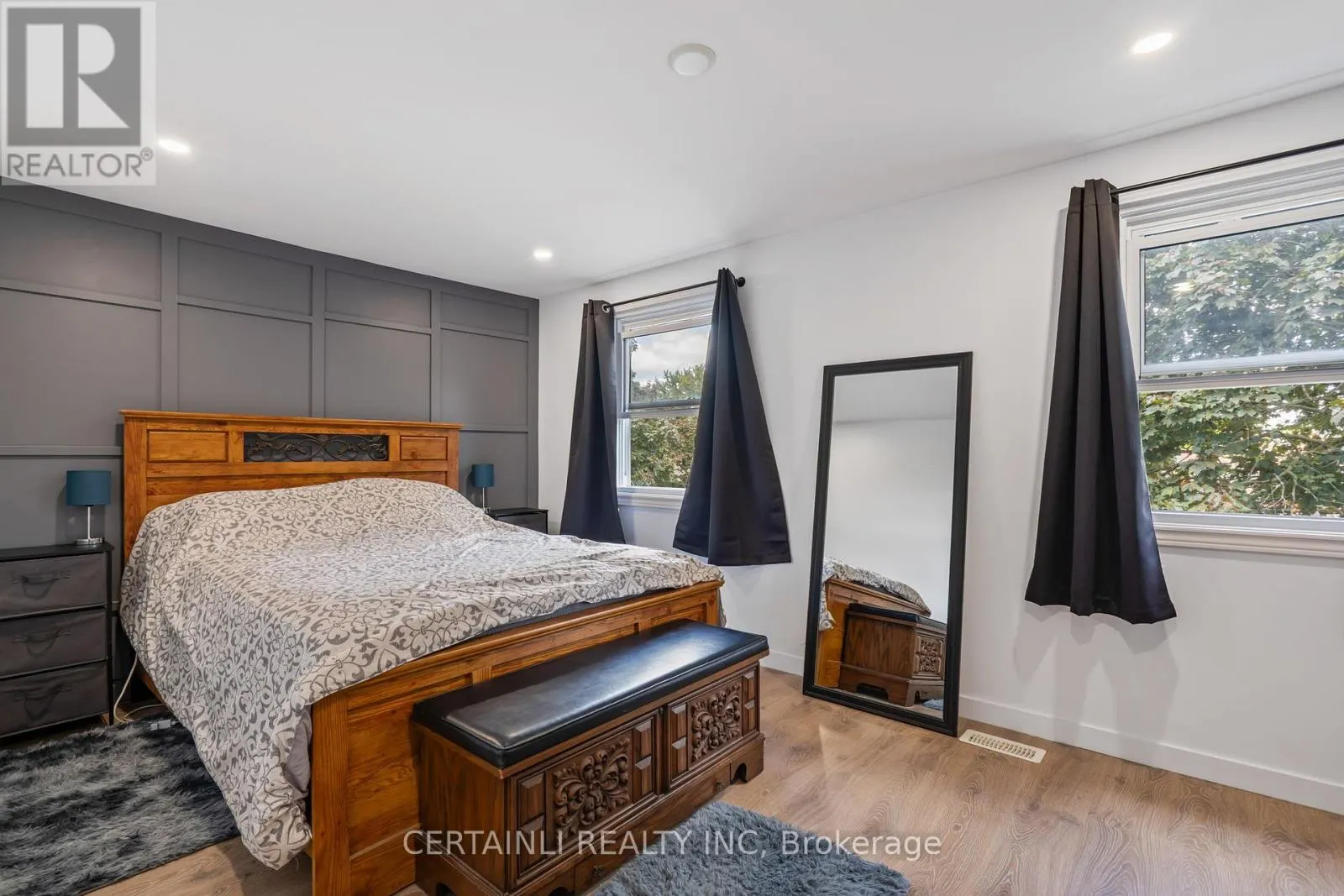 35 ROSAMOND CRESCENT