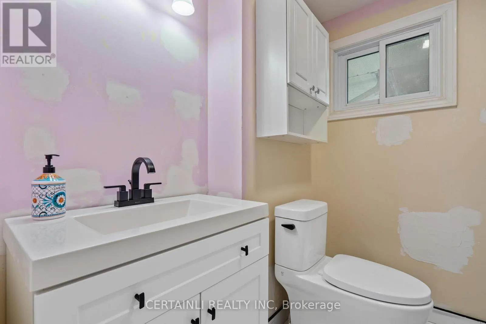 35 ROSAMOND CRESCENT