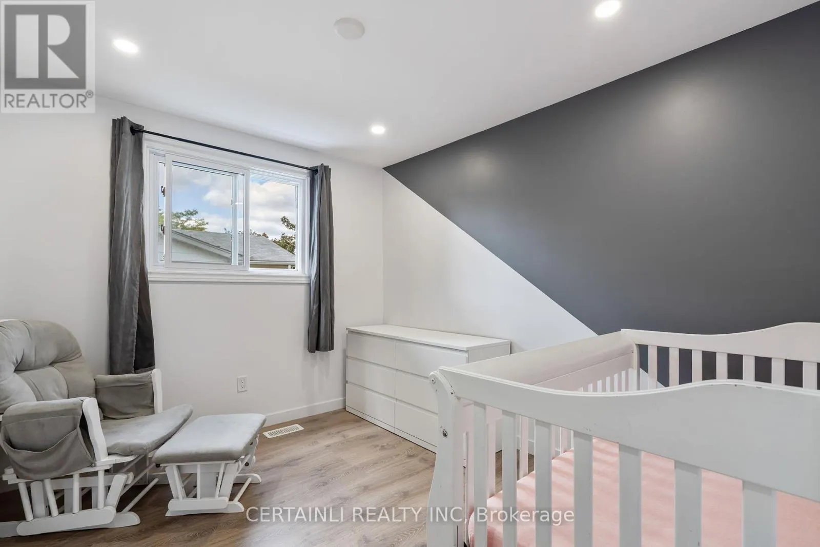 35 ROSAMOND CRESCENT