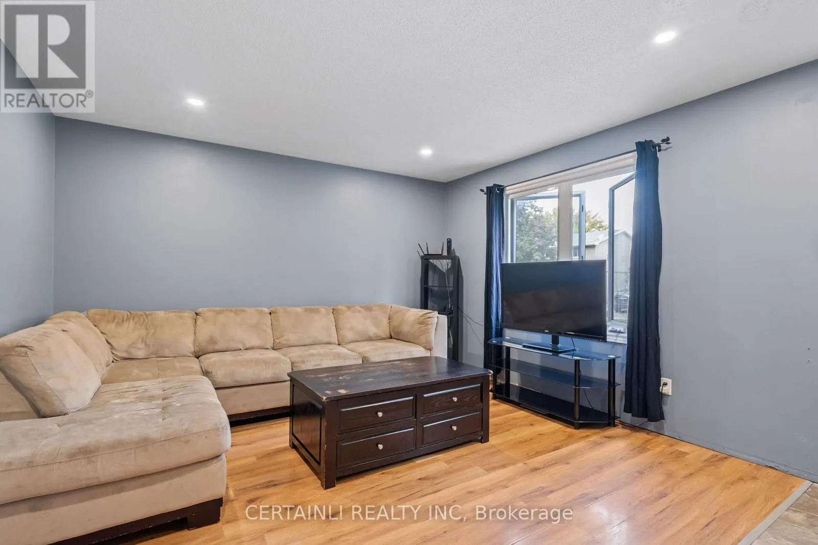 35 ROSAMOND CRESCENT