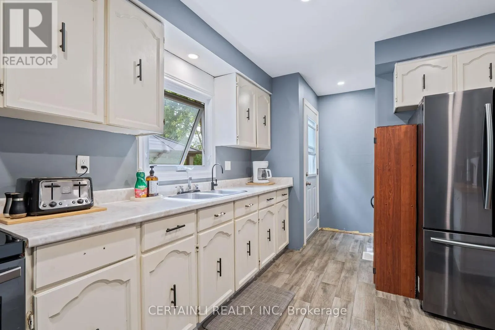 35 ROSAMOND CRESCENT