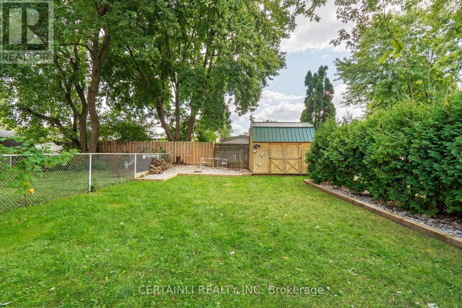 35 ROSAMOND CRESCENT
