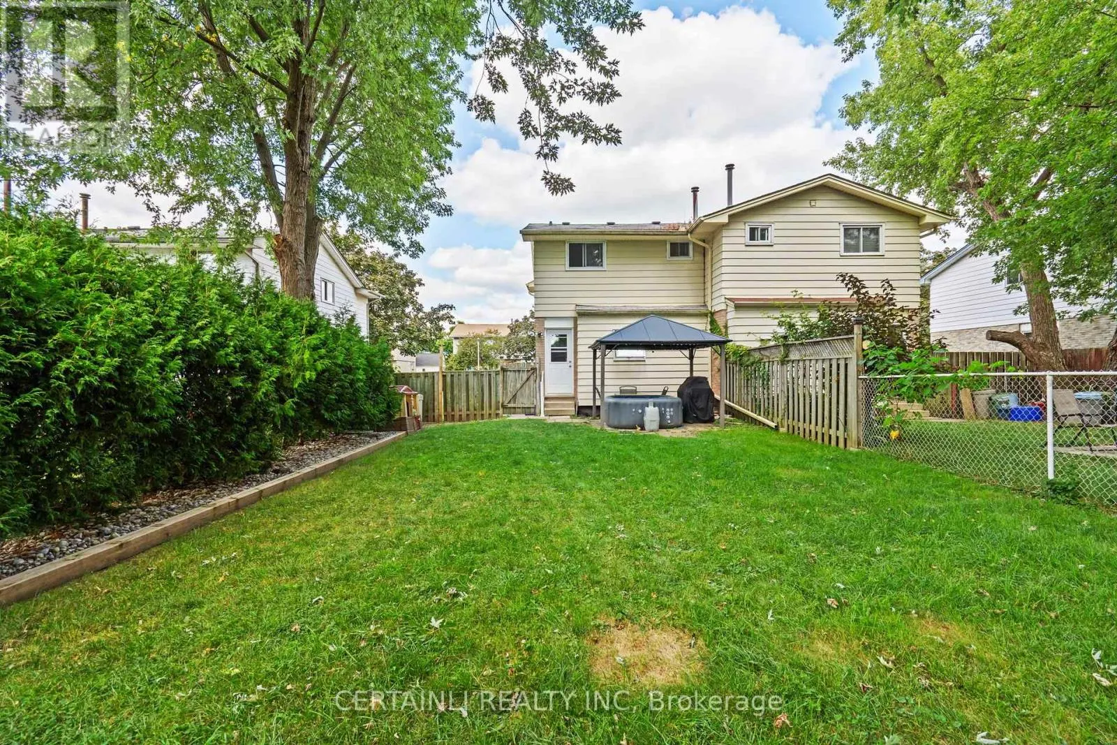 35 ROSAMOND CRESCENT