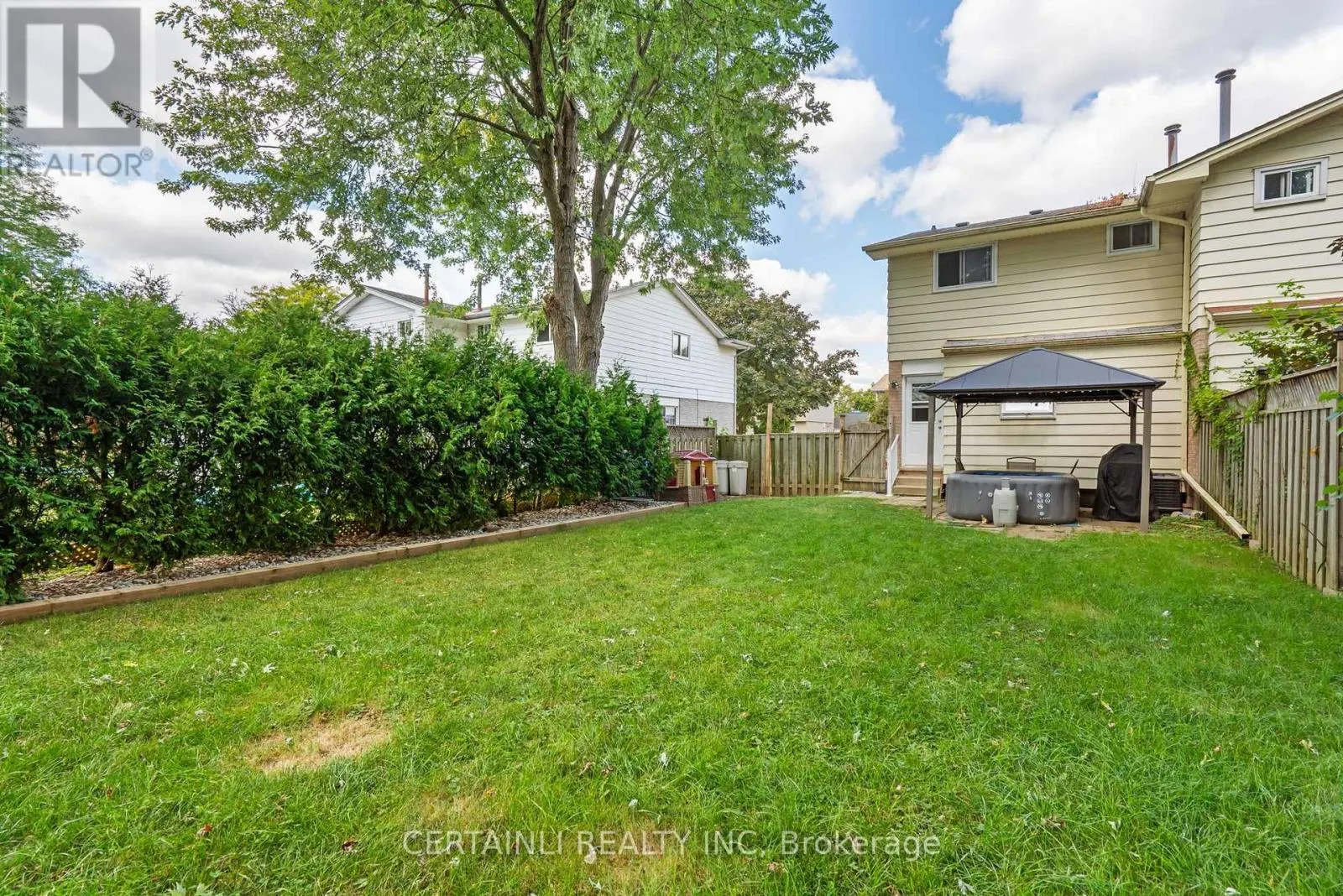 35 ROSAMOND CRESCENT