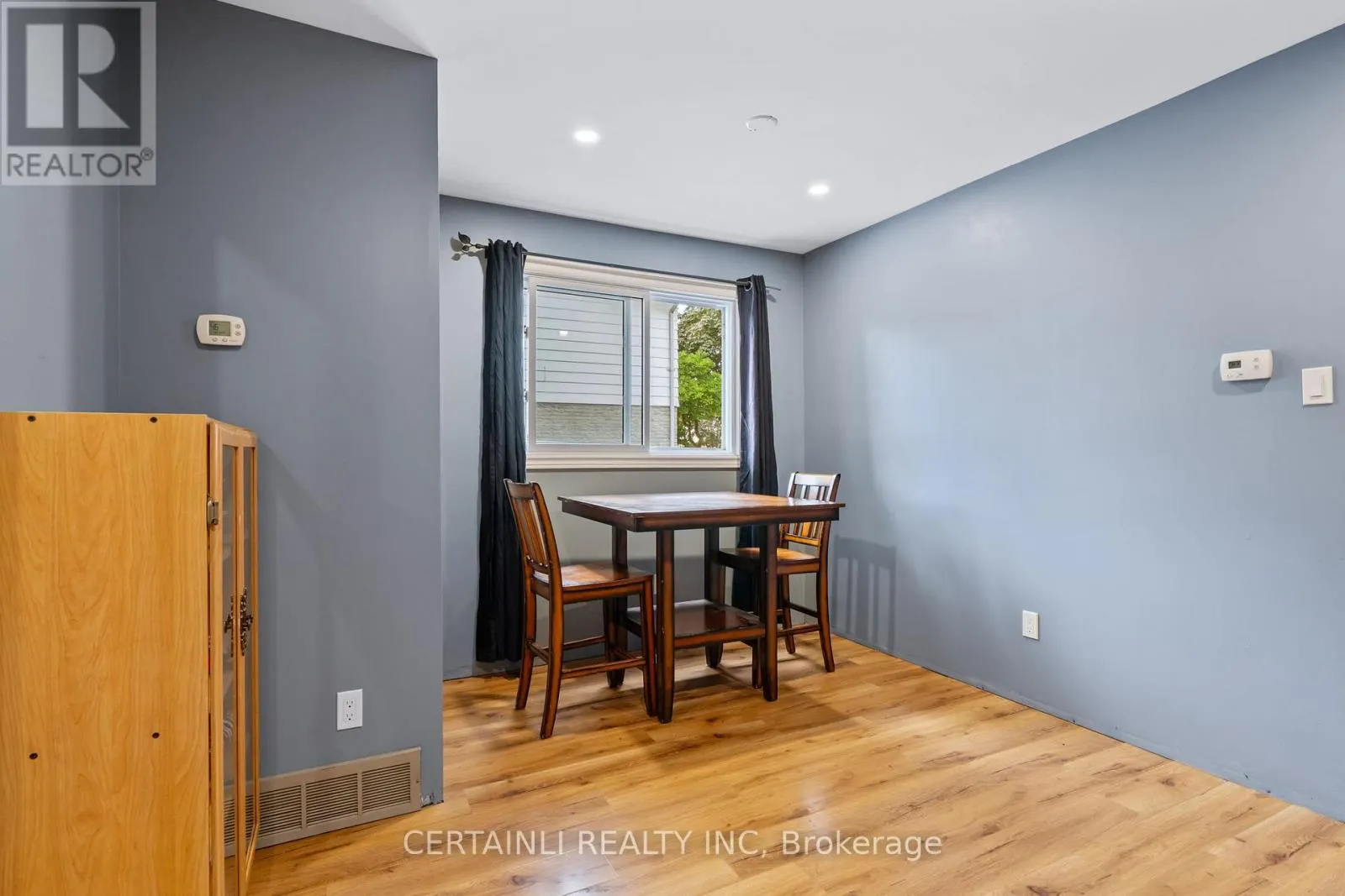35 ROSAMOND CRESCENT