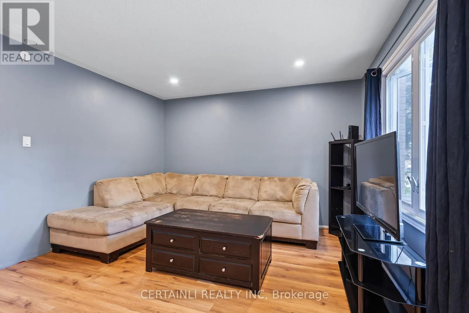 35 ROSAMOND CRESCENT