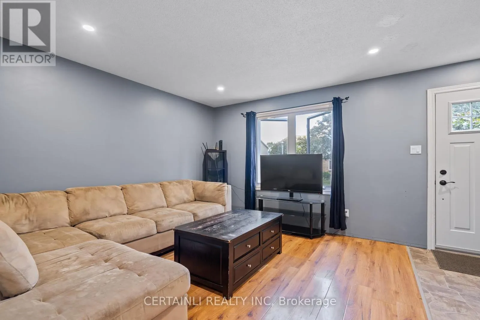 35 ROSAMOND CRESCENT