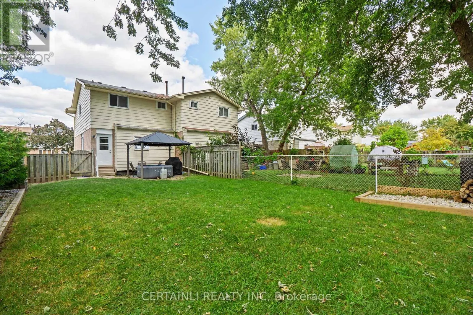 35 ROSAMOND CRESCENT