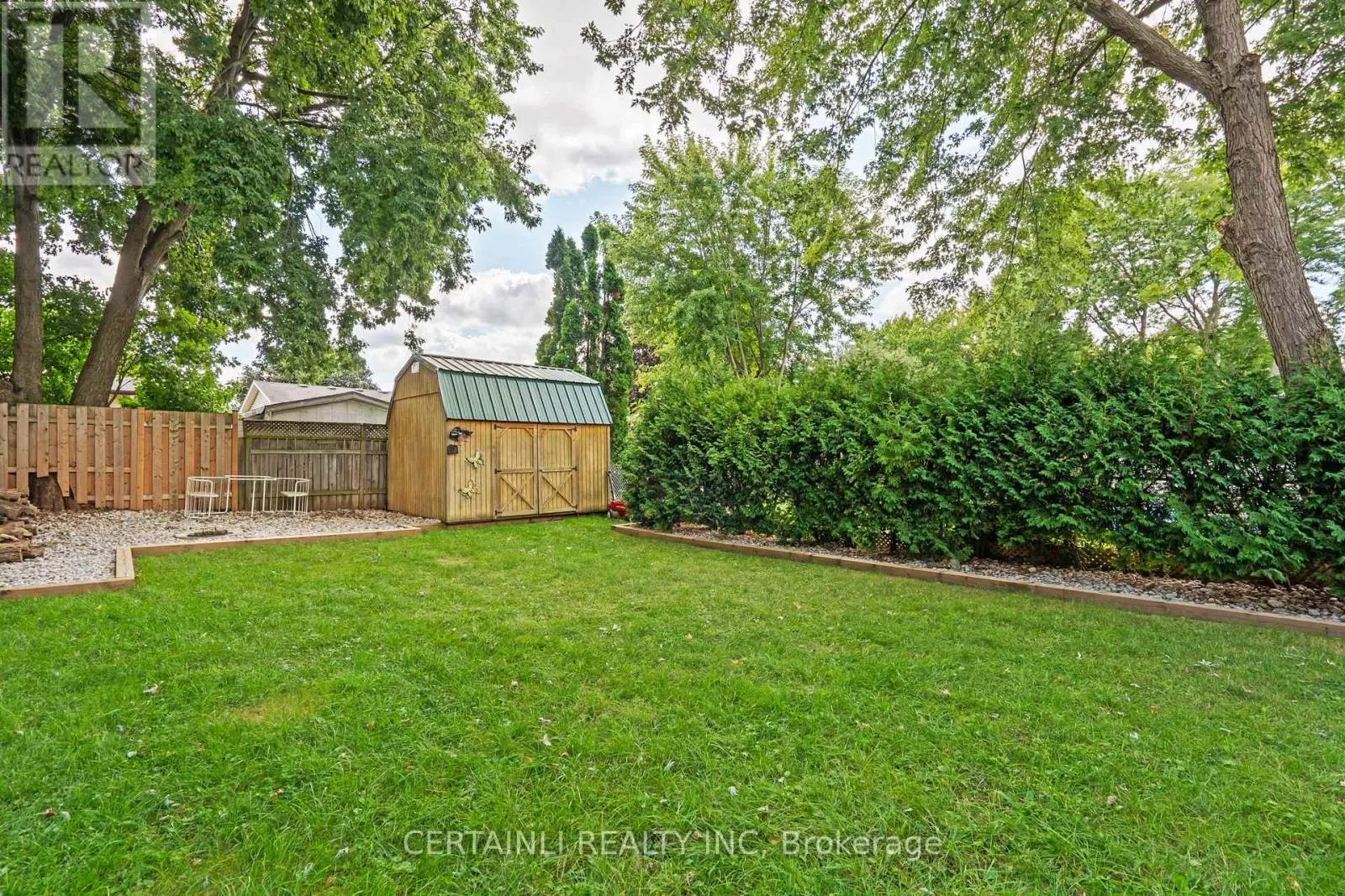 35 ROSAMOND CRESCENT