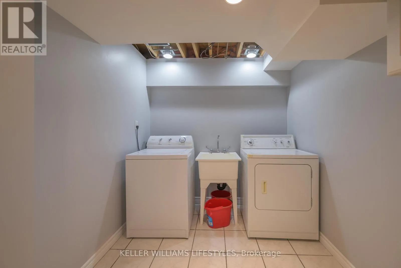 18 THUNDERBIRD CRESCENT