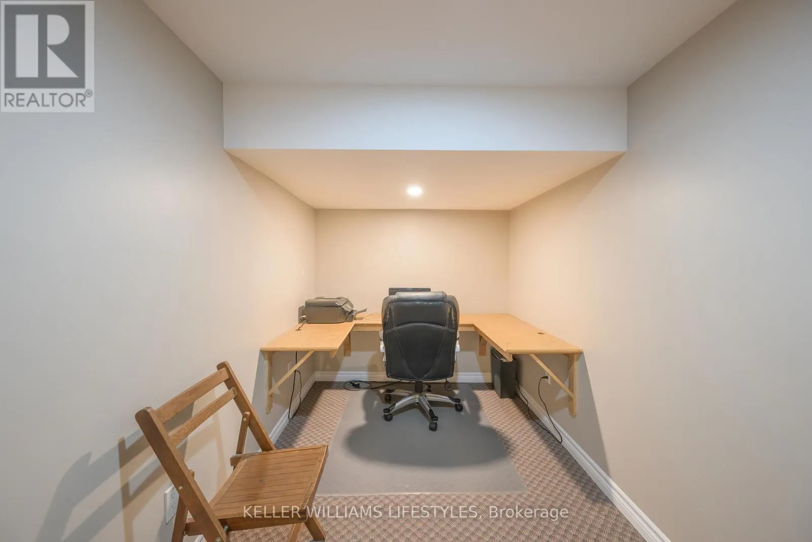 18 THUNDERBIRD CRESCENT