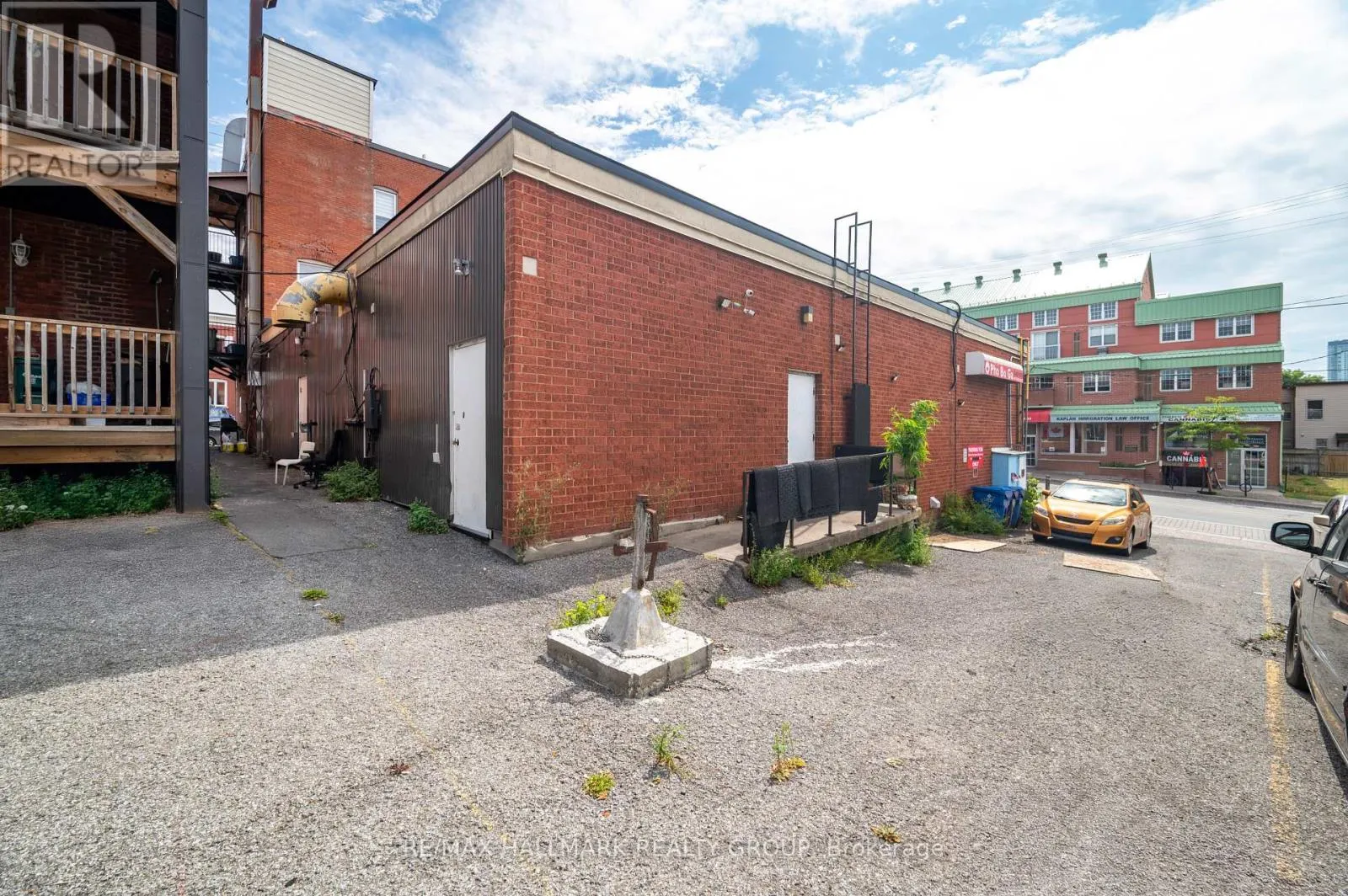 843-839 SOMERSET STREET W