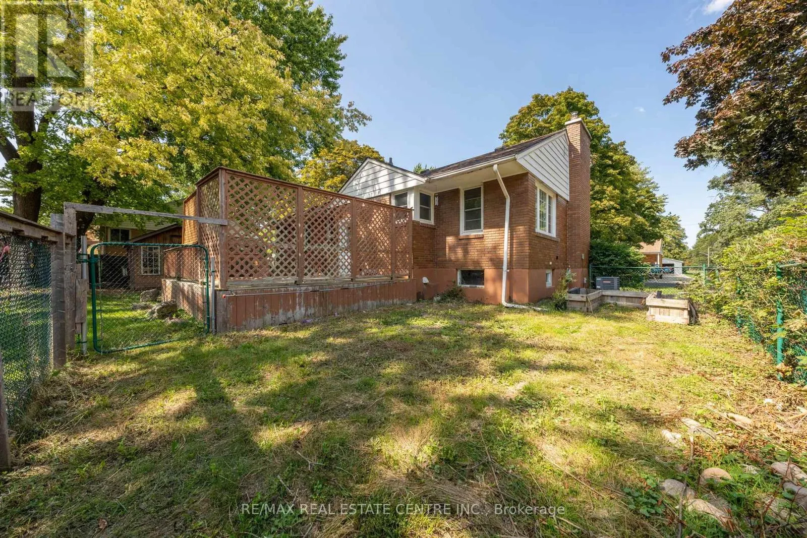 601 HOLLYWOOD PLACE