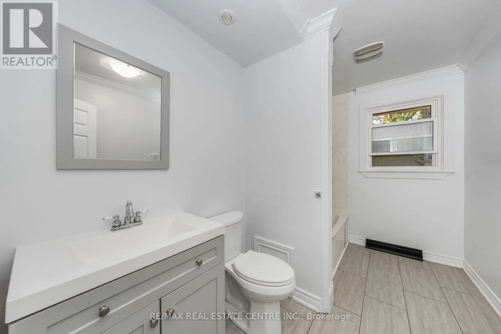 601 HOLLYWOOD PLACE