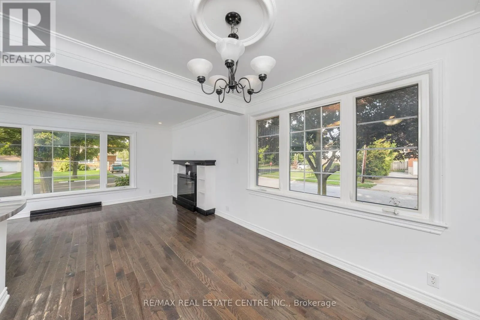 601 HOLLYWOOD PLACE