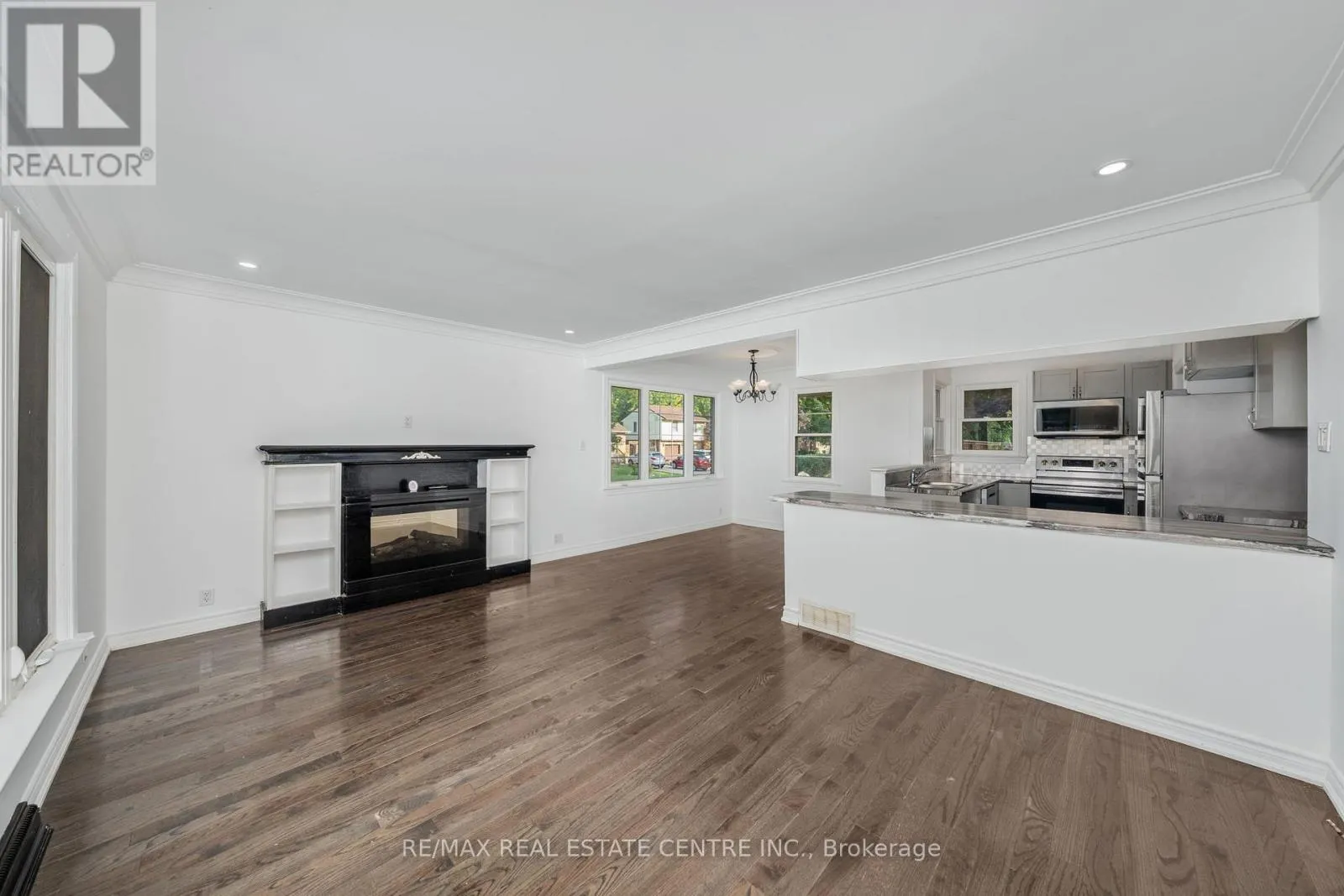 601 HOLLYWOOD PLACE