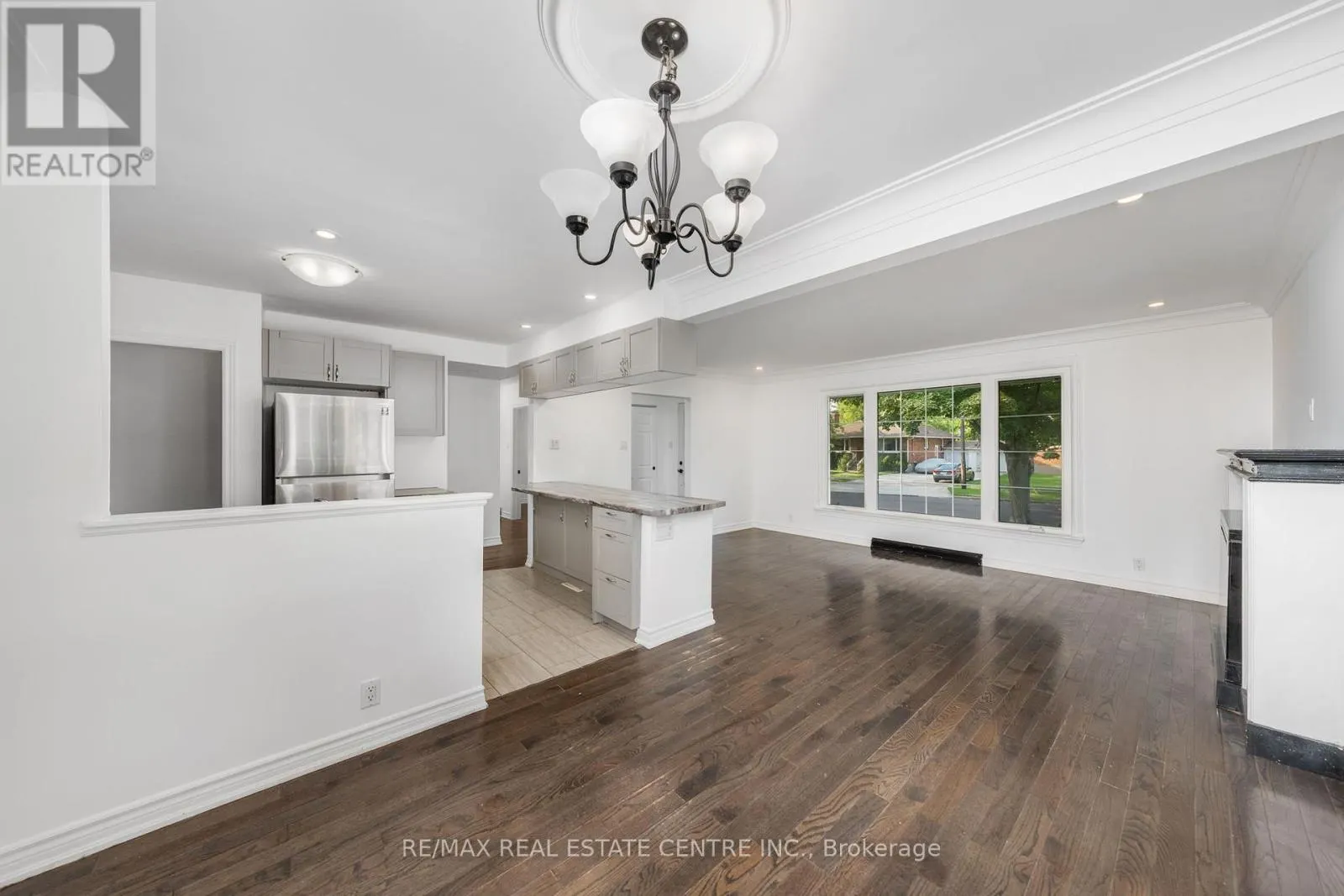 601 HOLLYWOOD PLACE