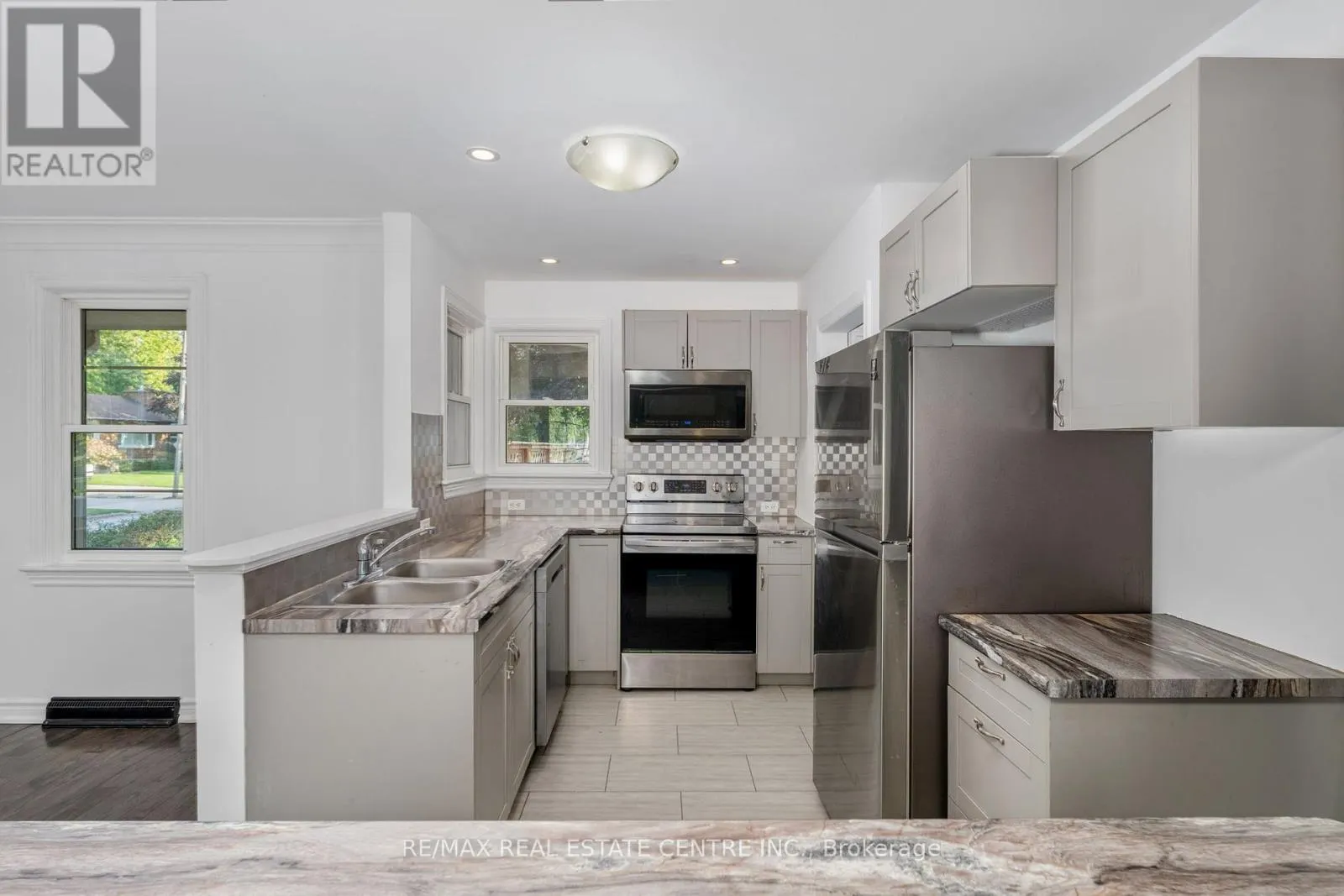 601 HOLLYWOOD PLACE