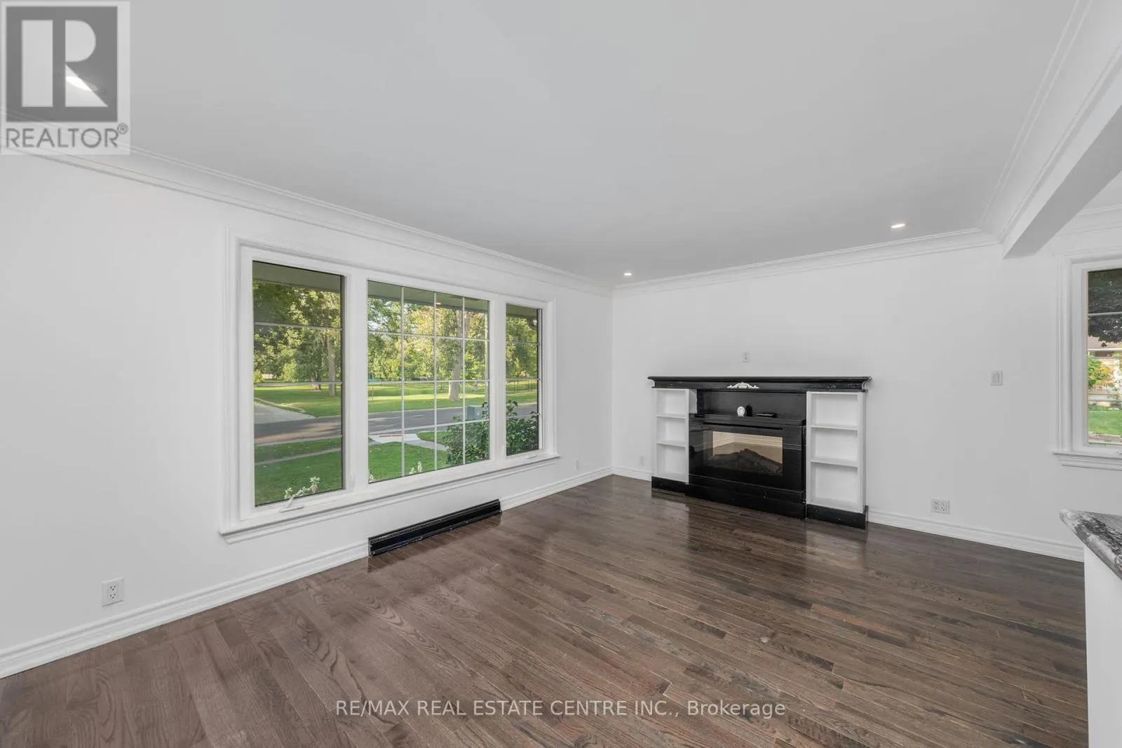 601 HOLLYWOOD PLACE