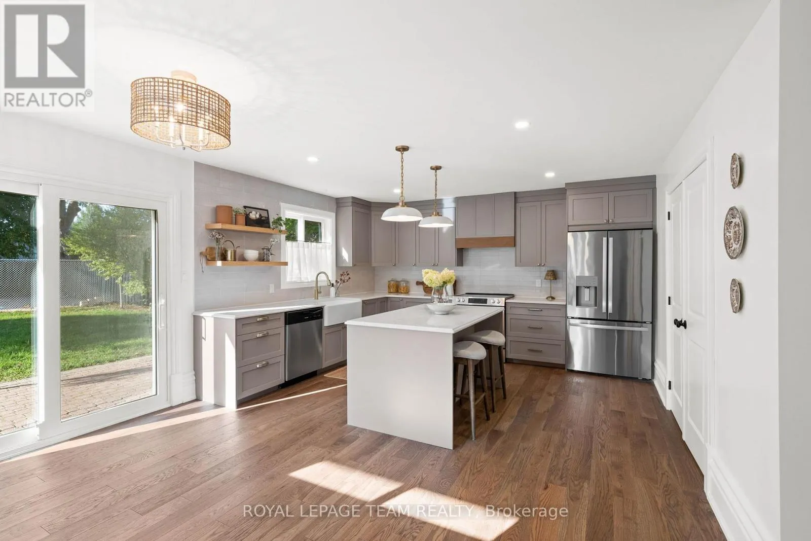 414 JAMES STREET W