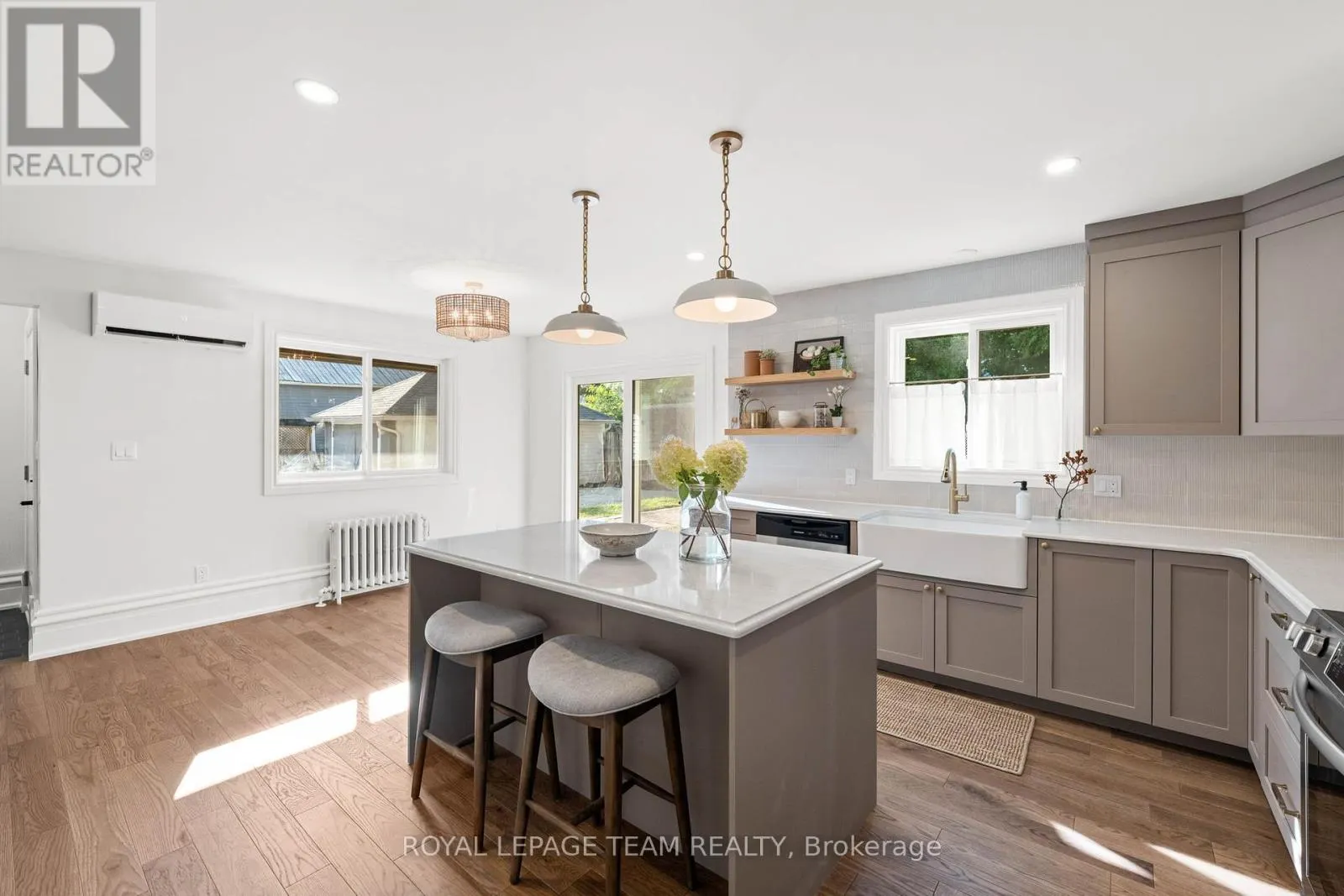 414 JAMES STREET W