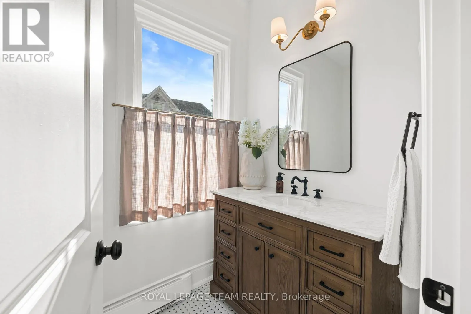 414 JAMES STREET W
