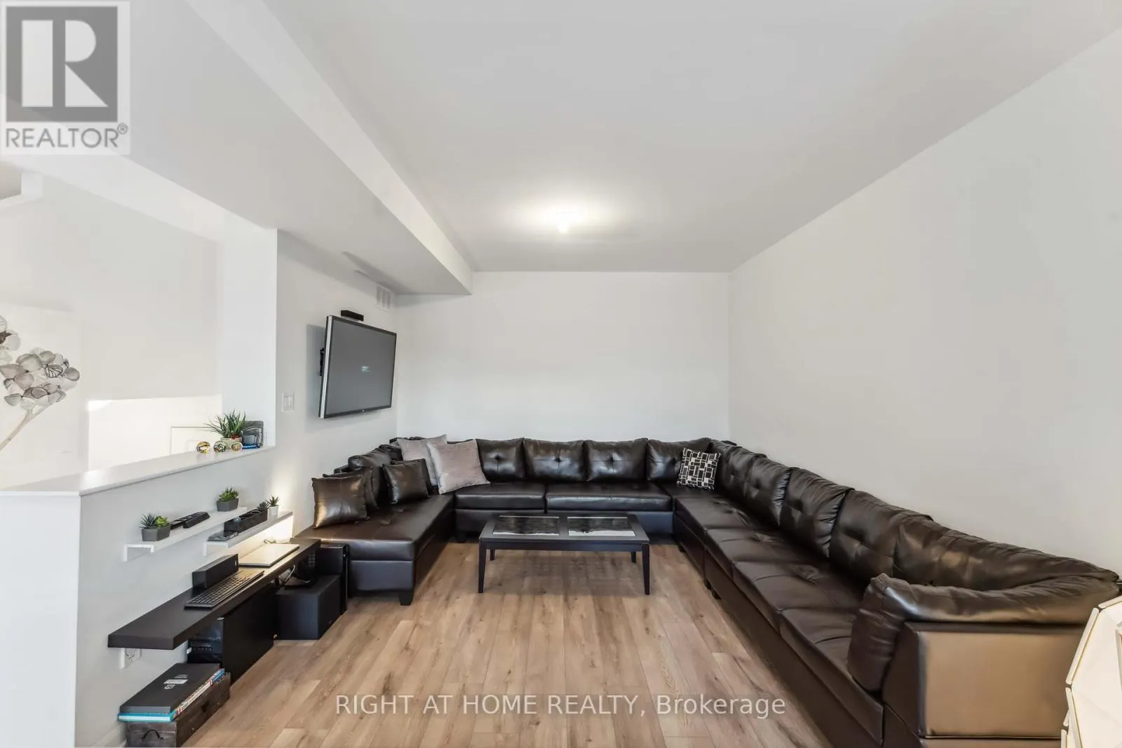 167 ATTWELL PRIVATE