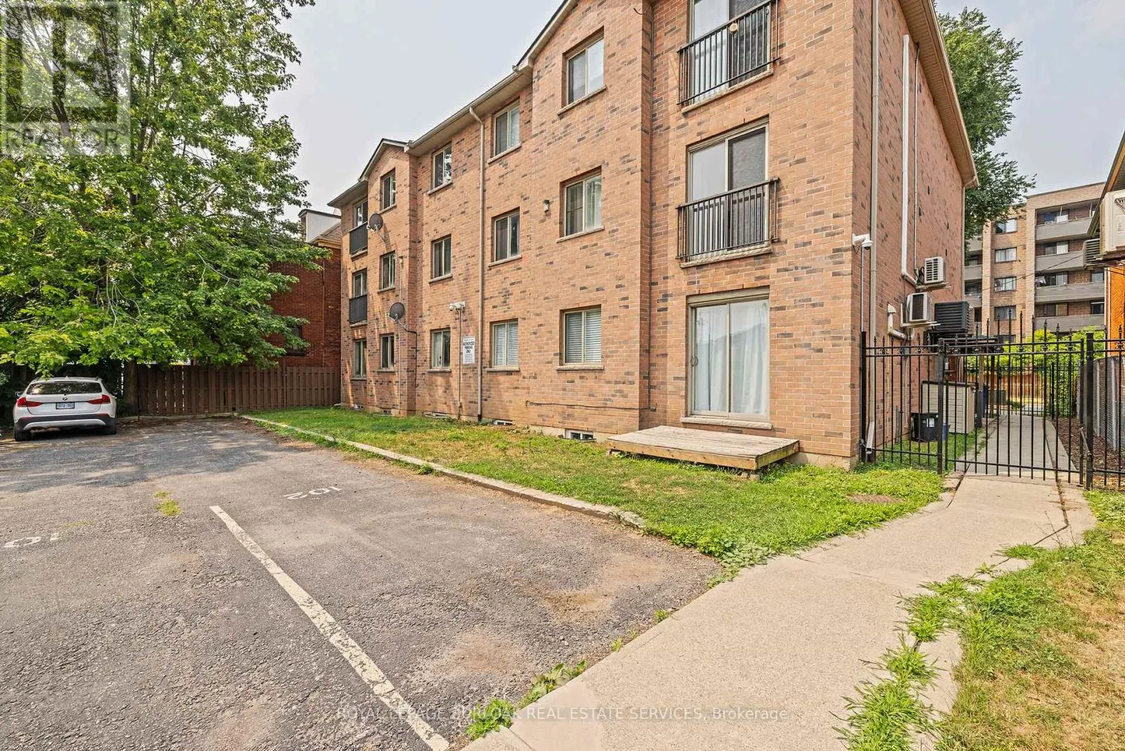 104 - 28 VICTORIA AVENUE N