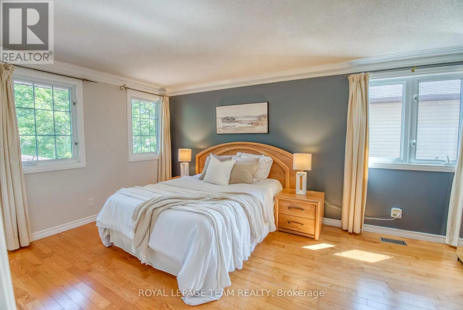 8 HUNTSMAN CRESCENT