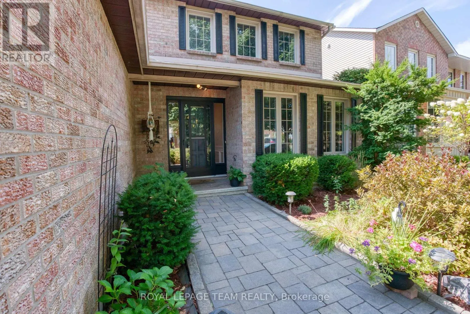 8 HUNTSMAN CRESCENT
