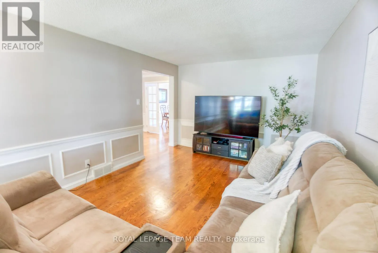 8 HUNTSMAN CRESCENT