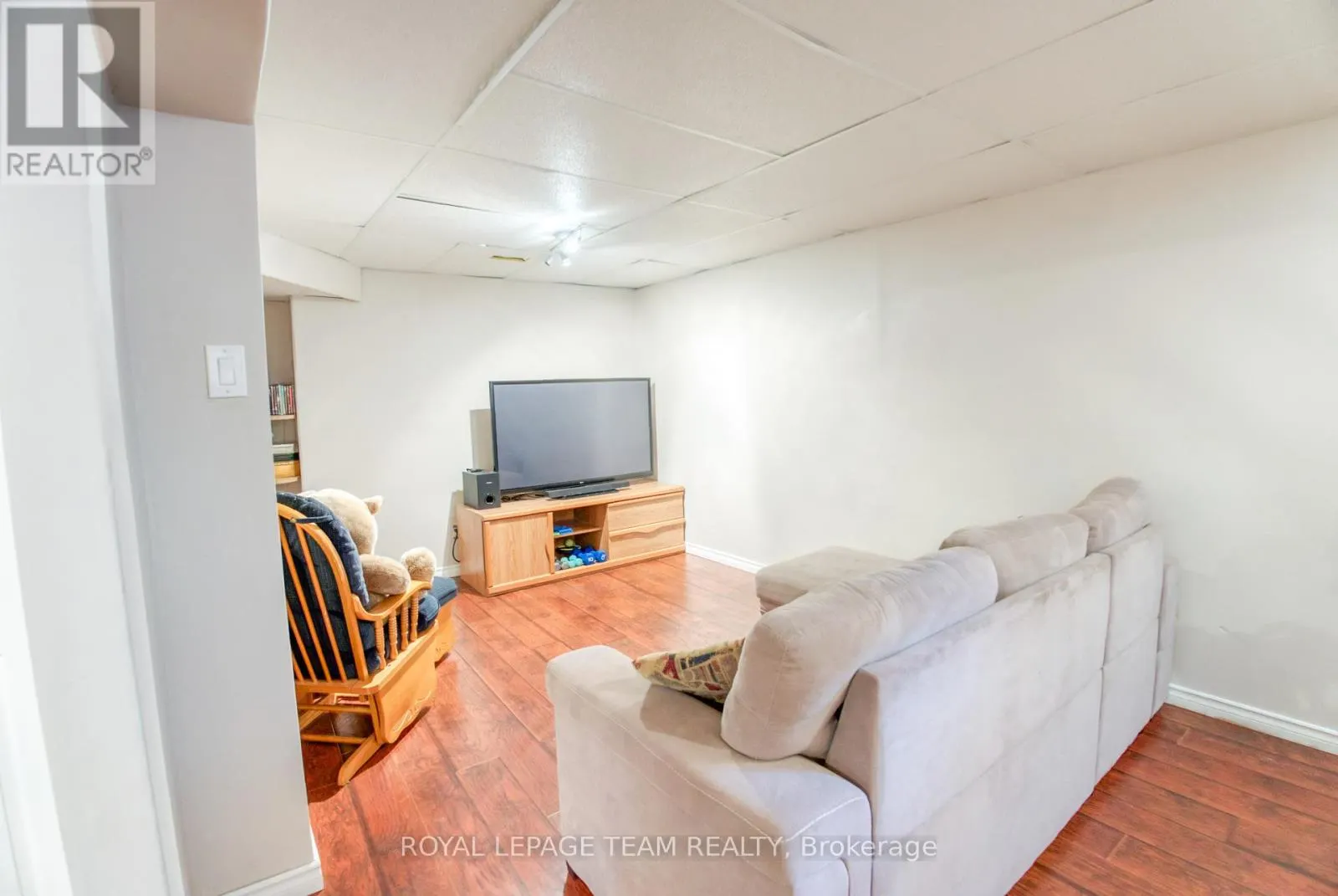 8 HUNTSMAN CRESCENT