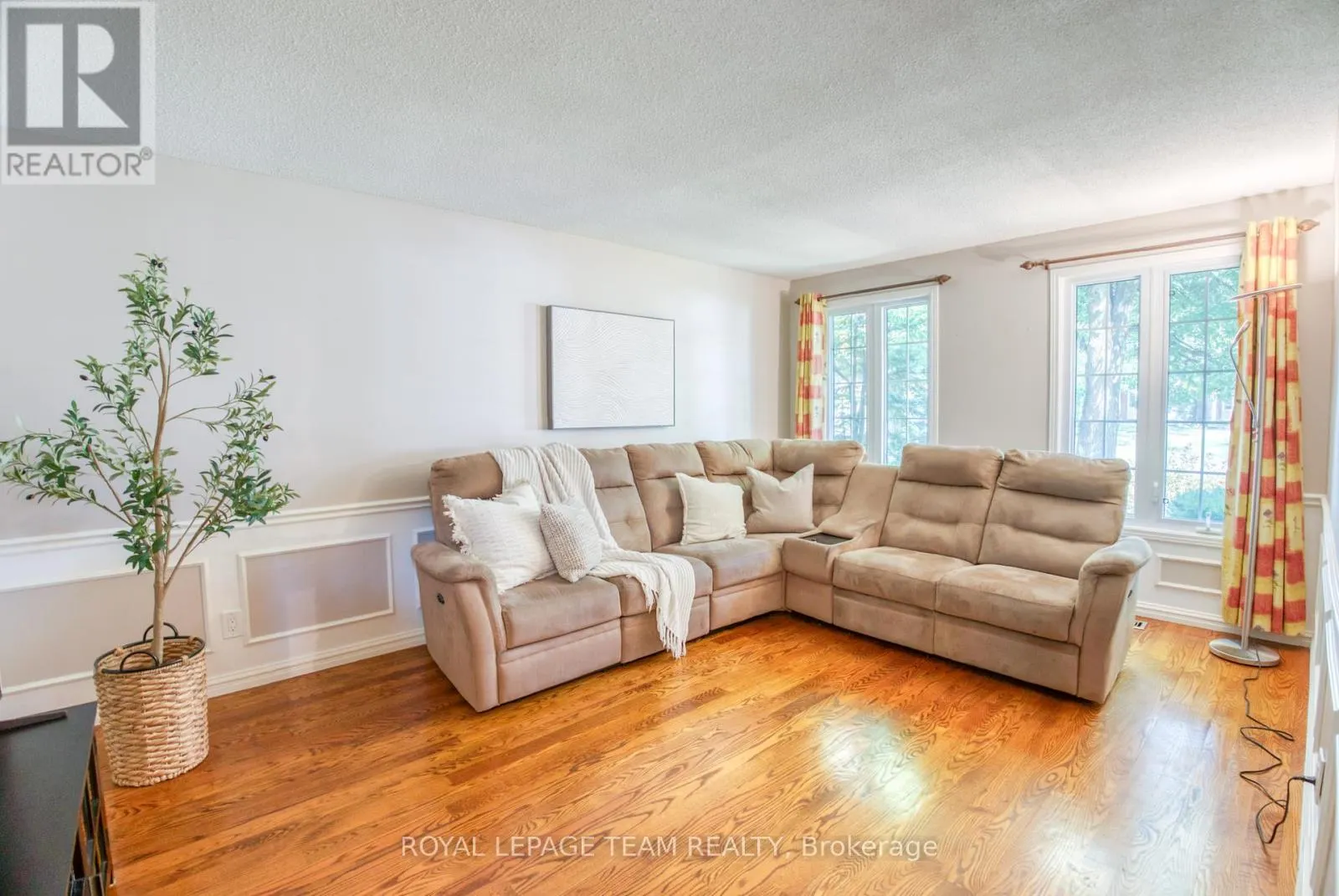 8 HUNTSMAN CRESCENT