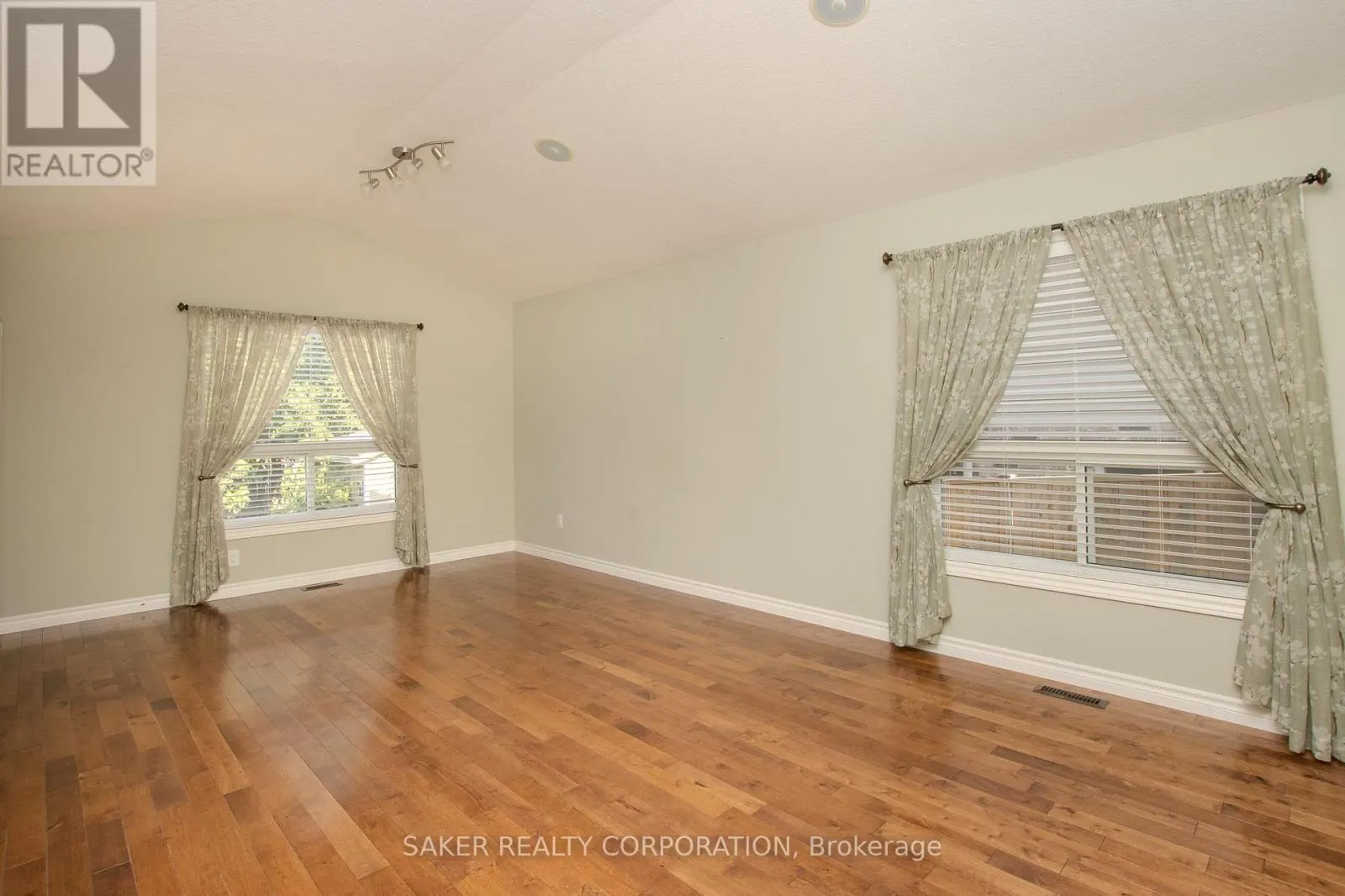3385 EMILYCARR LANE