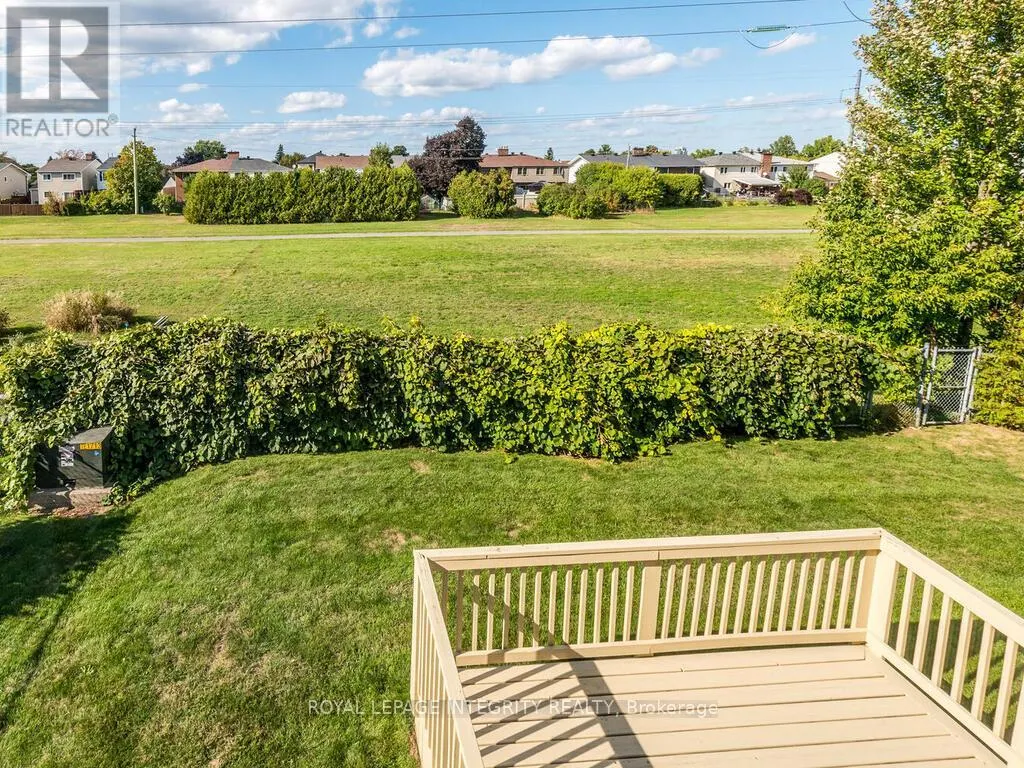 17 ARBUCKLE CRESCENT
